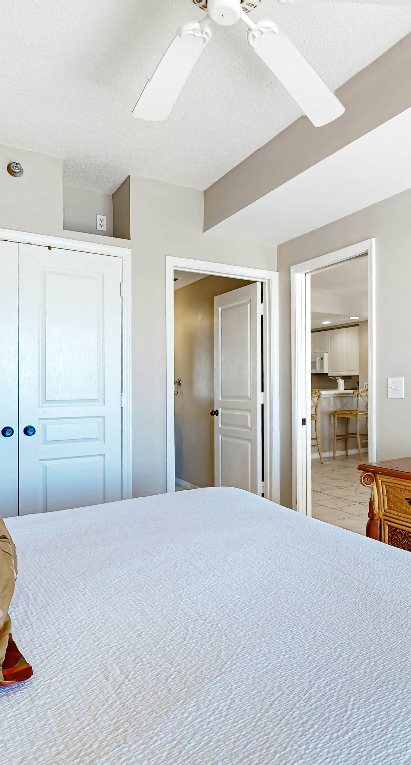 Gulf Front Condo with Onsite Pools, Fitness Center, Dry Sauna, and WiFi