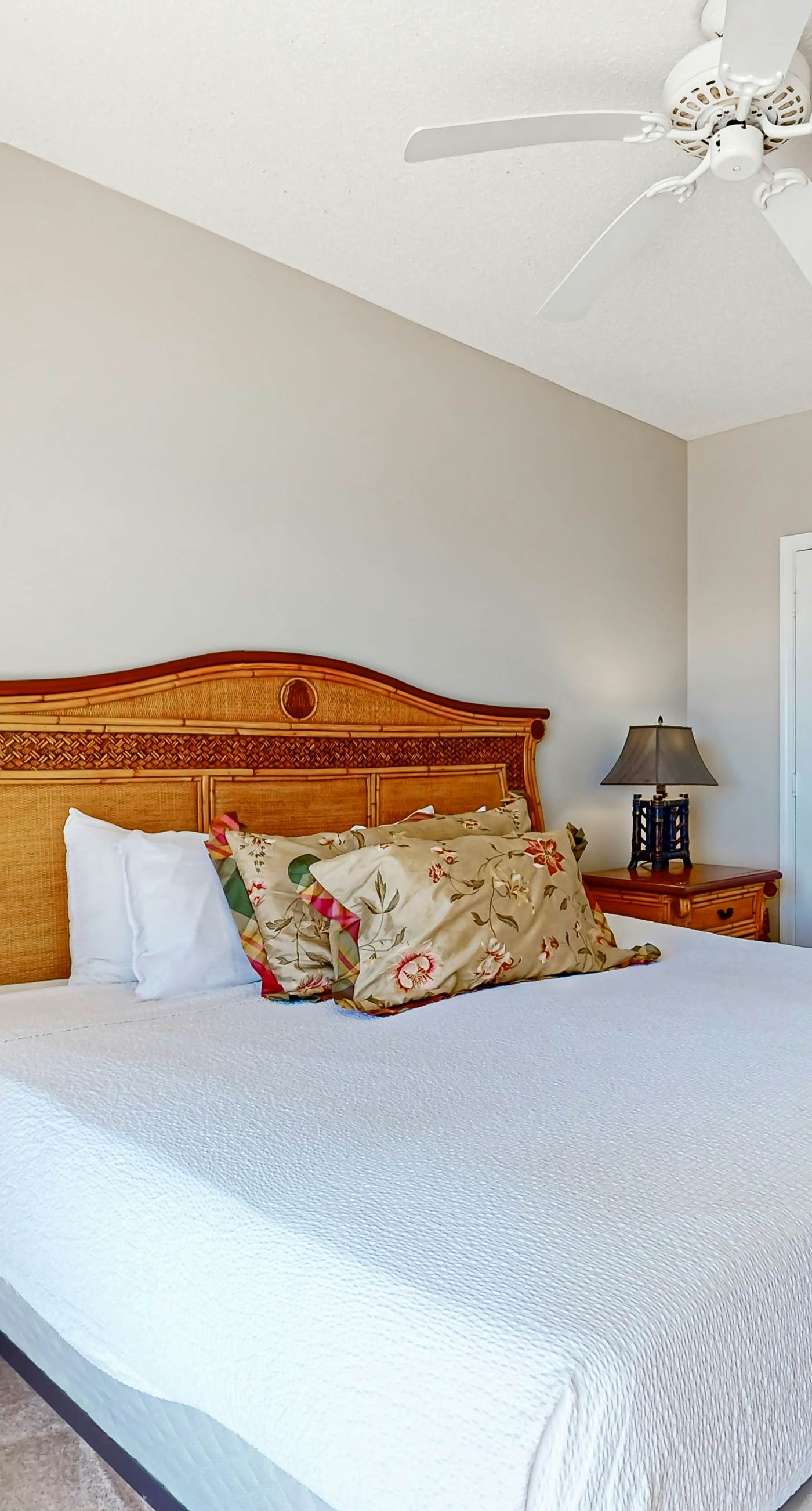 Gulf Front Condo with Onsite Pools, Fitness Center, Dry Sauna, and WiFi