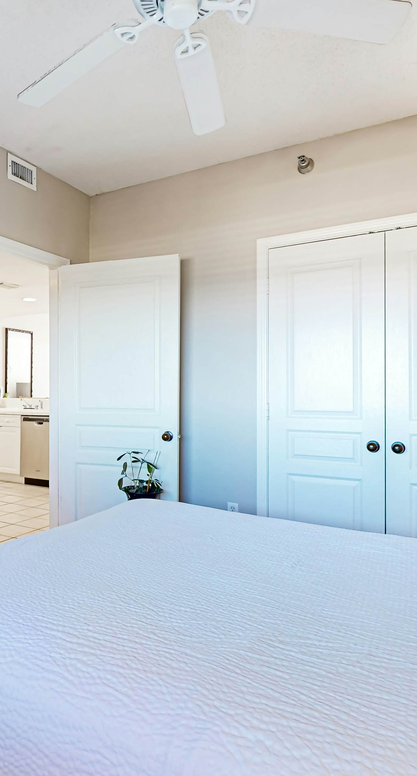 Gulf Front Condo with Onsite Pools, Fitness Center, Dry Sauna, and WiFi