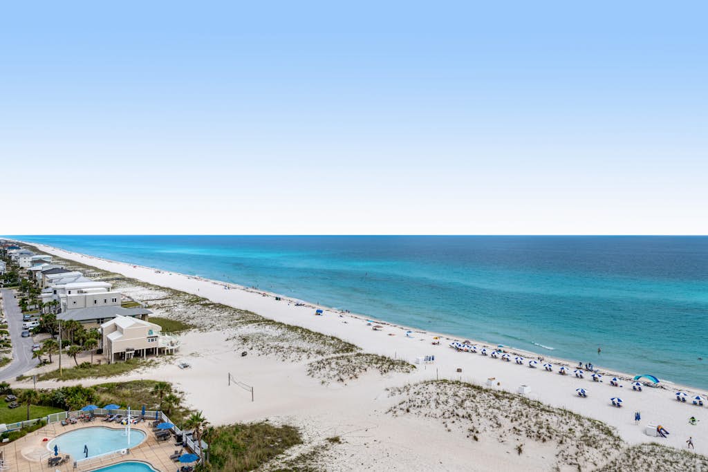 Oceanfront Condo w/Free WiFi, Central AC, W/D, Shared Hot Tub, Outdoor Pool, Gym
