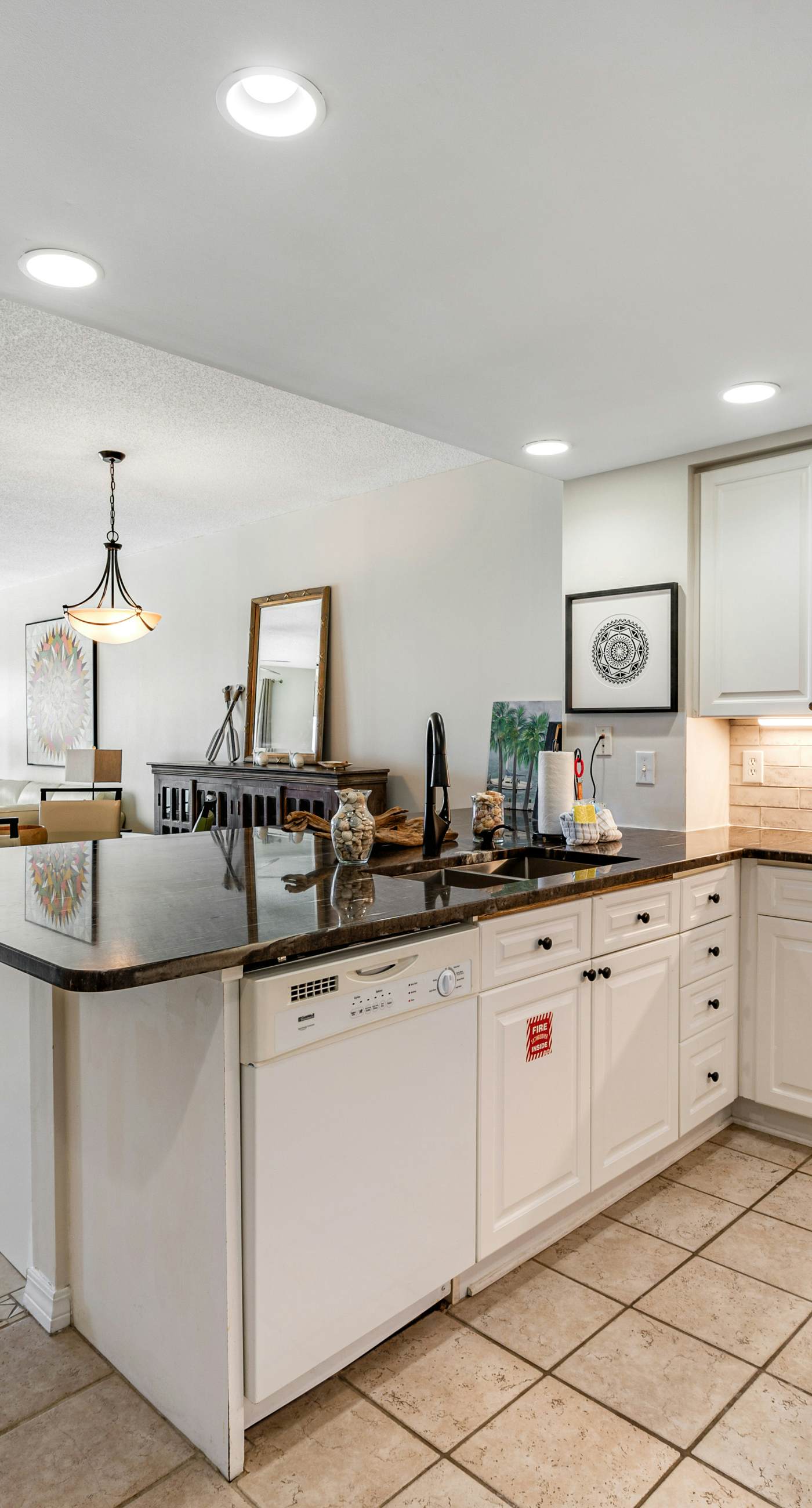 Oceanfront Condo with Free WiFi, Central AC, W&D, Shared Hot Tub, Outdoor Pool, Gym