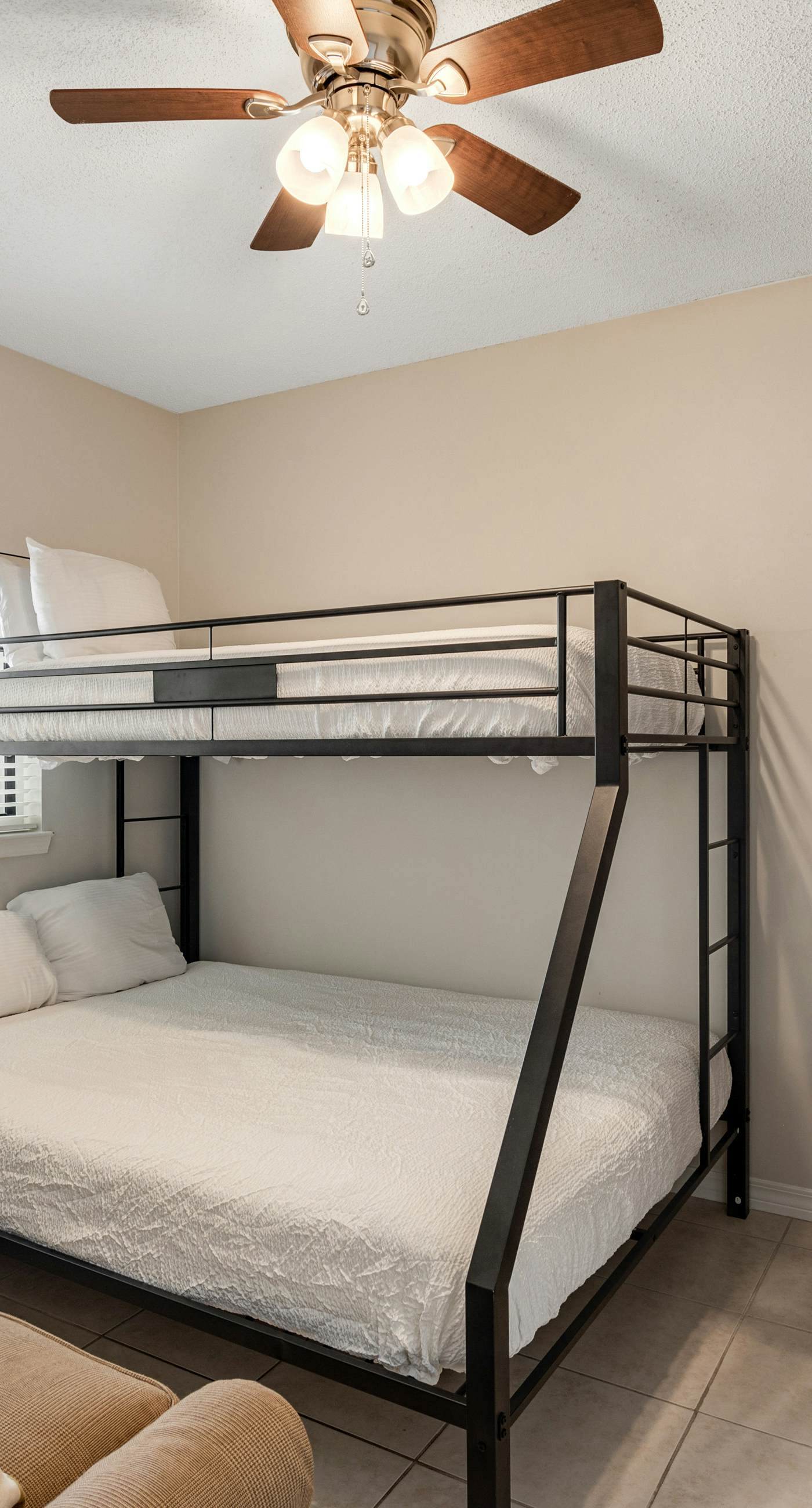 Oceanfront Condo with Free WiFi, Central AC, W&D, Shared Hot Tub, Outdoor Pool, Gym