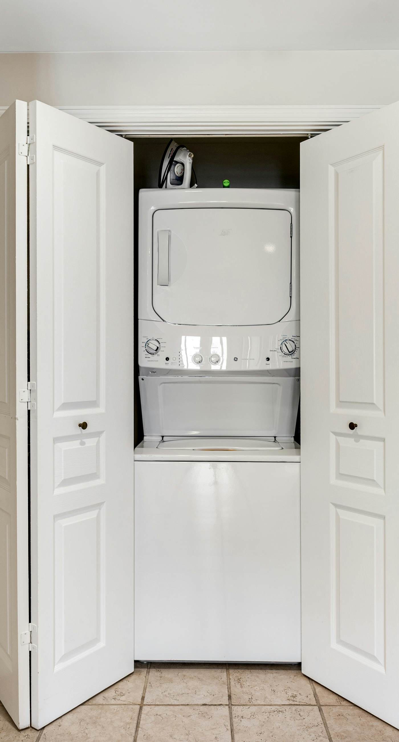 Oceanfront Condo with Free WiFi, Central AC, W&D, Shared Hot Tub, Outdoor Pool, Gym