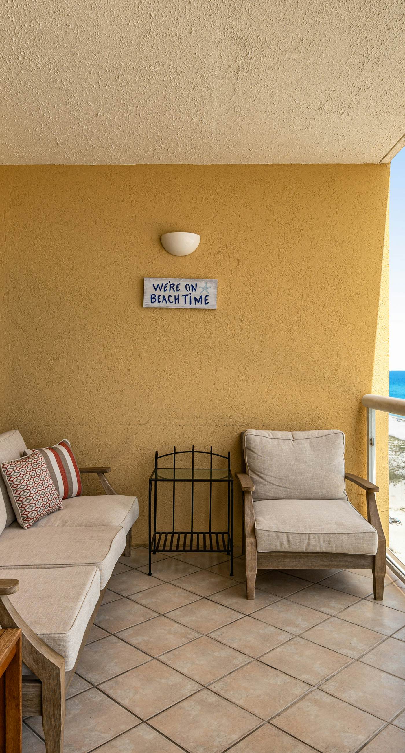 Oceanfront Condo with Free WiFi, Central AC, W&D, Shared Hot Tub, Outdoor Pool, Gym
