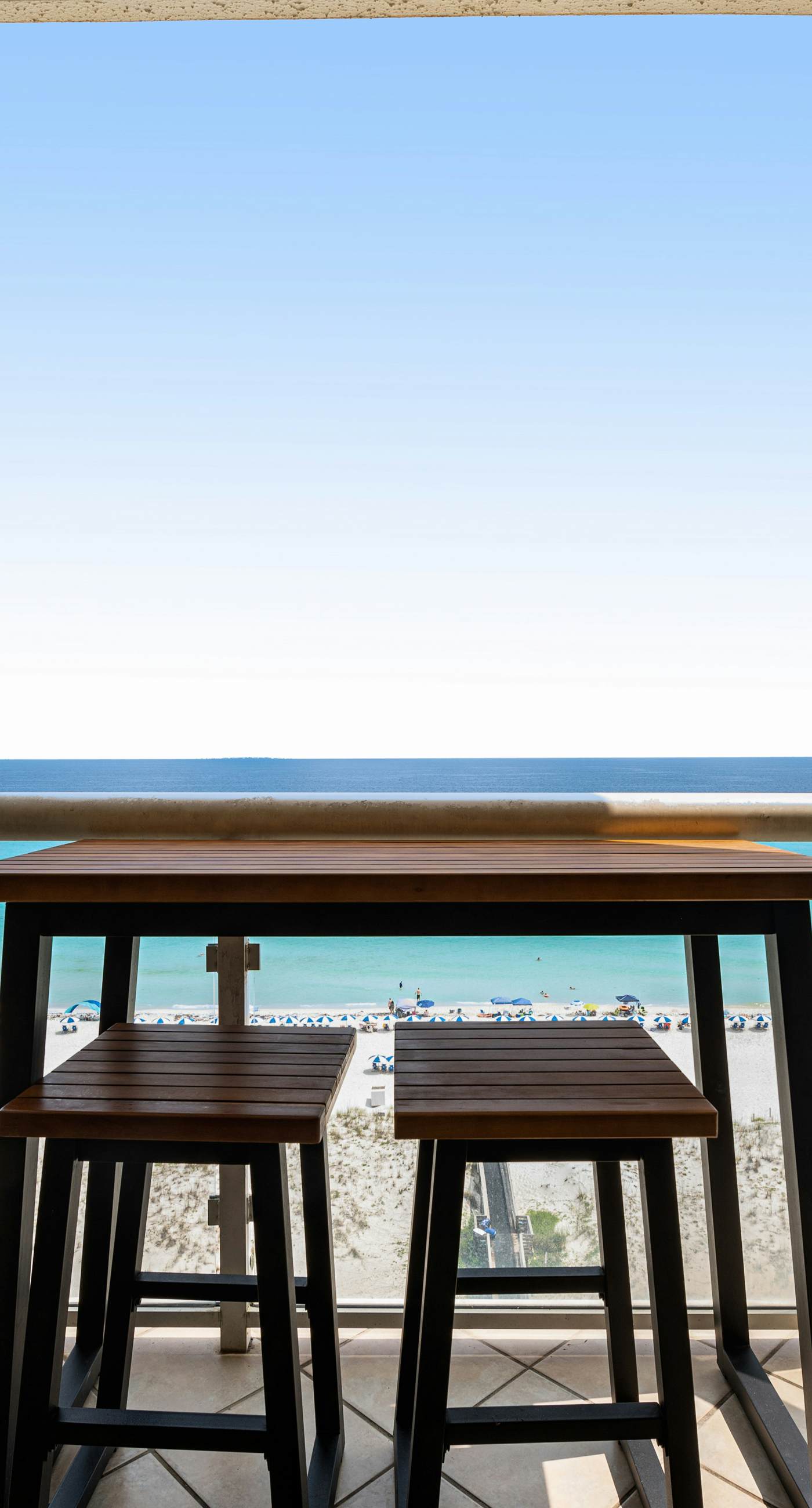 Oceanfront Condo with Free WiFi, Central AC, W&D, Shared Hot Tub, Outdoor Pool, Gym