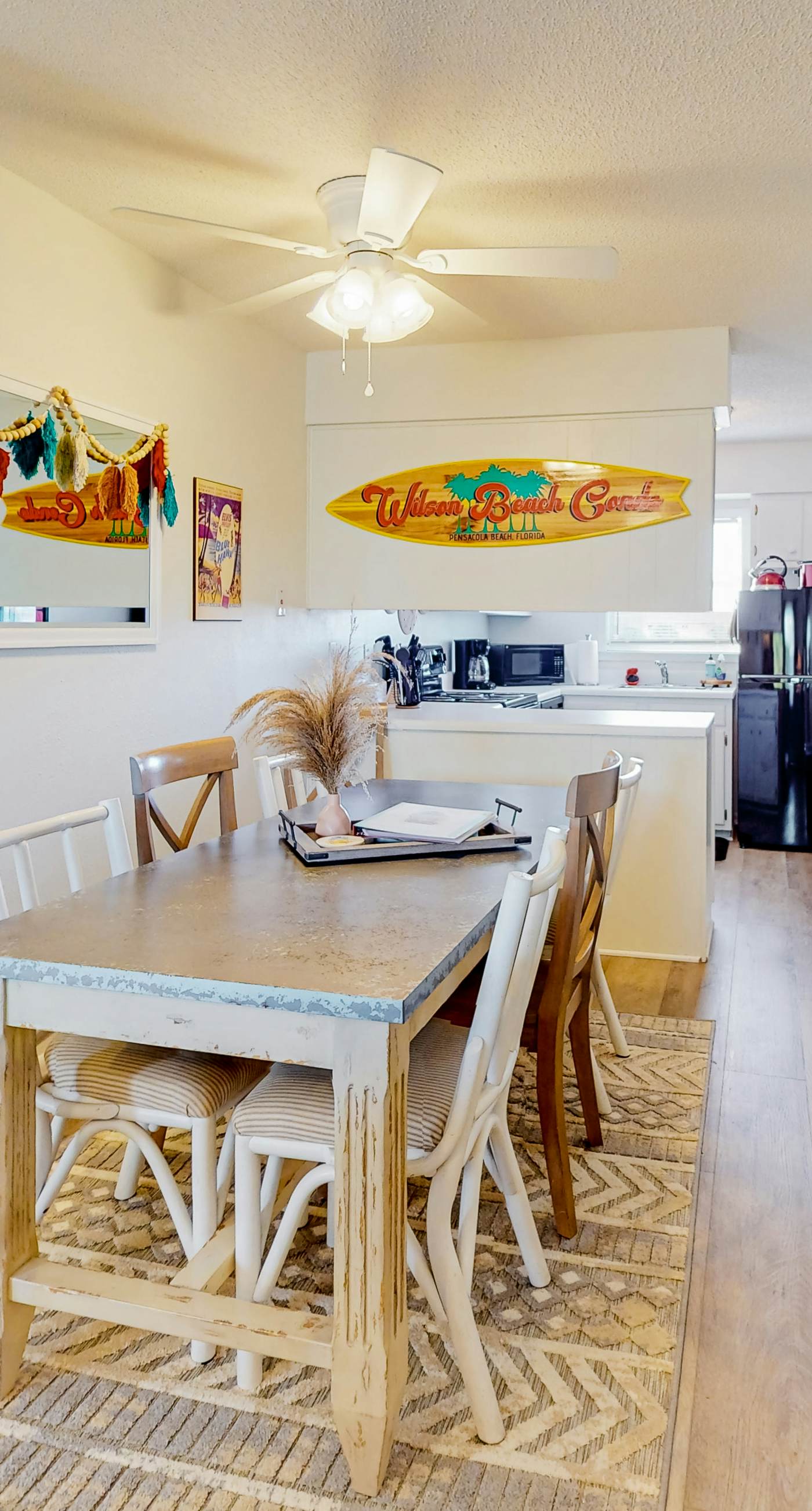 Lovely condo with private beach access - pool, private balcony & W/D