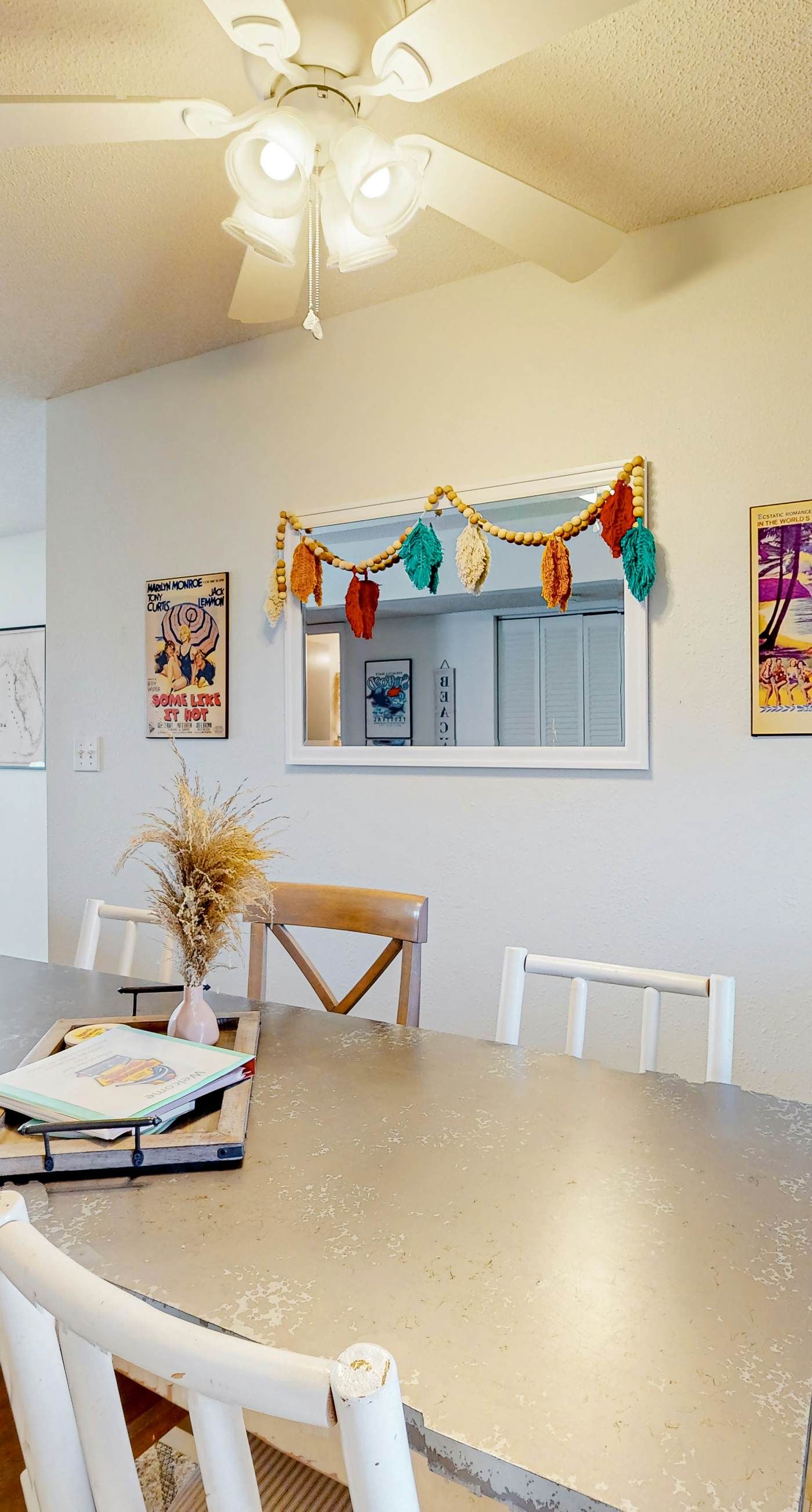 Lovely condo with private beach access - pool, private balcony & W/D