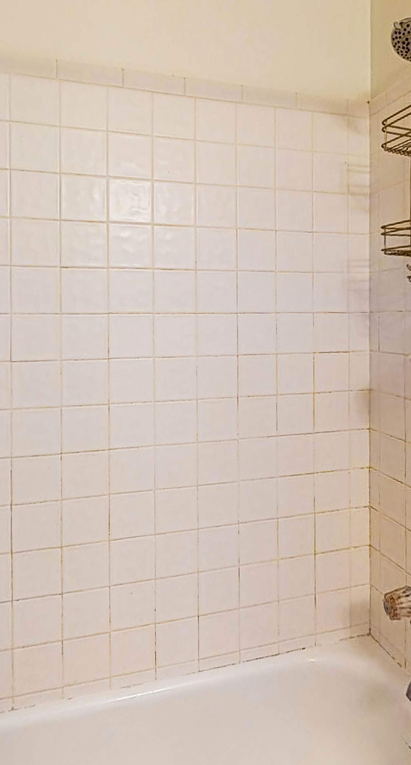 Lovely condo with private beach access - pool, private balcony & W/D