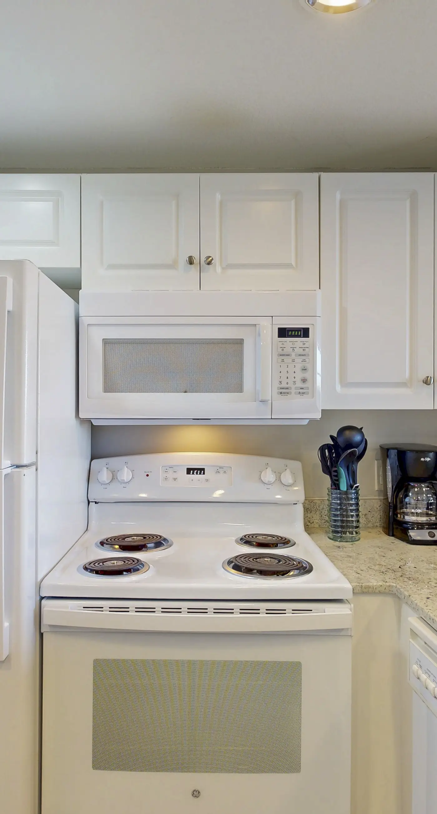 Ocean-View Getaway with Two Shared Pools, Gym & Beach Access