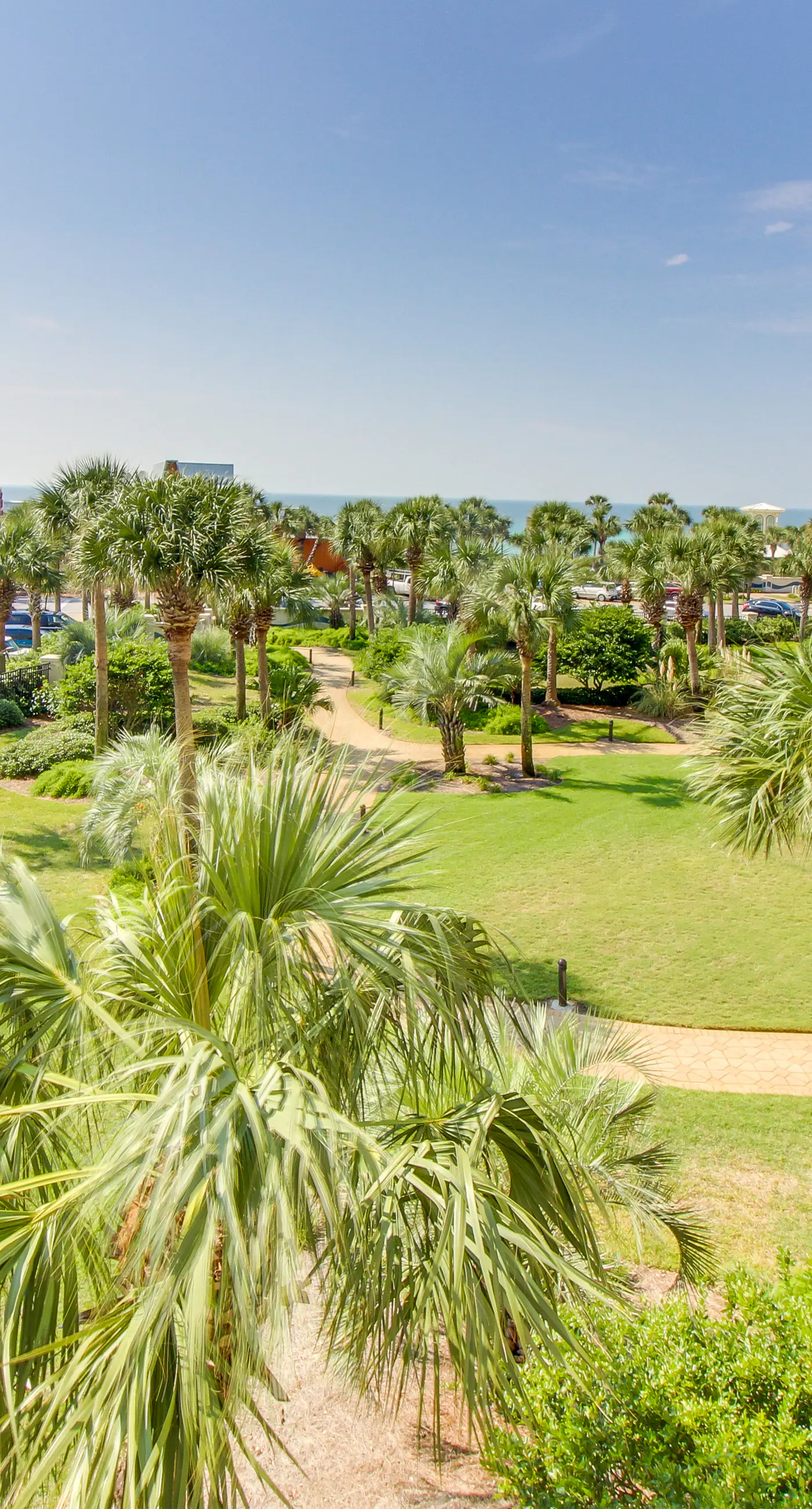 Ocean-View Getaway with Two Shared Pools, Gym & Beach Access