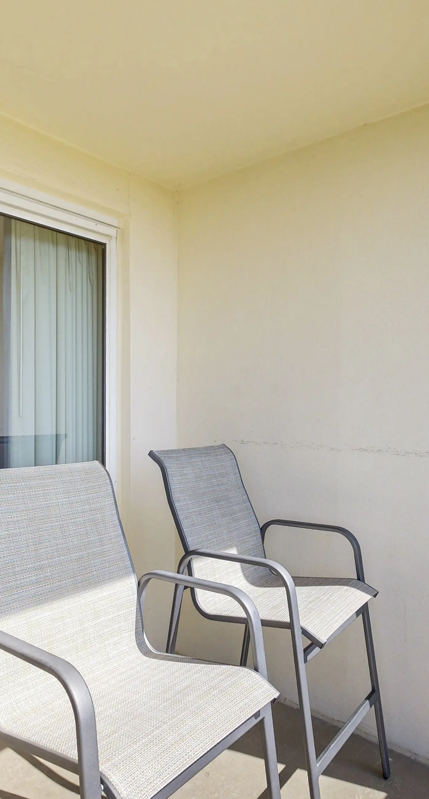 Ocean-View Getaway with Two Shared Pools, Gym & Beach Access