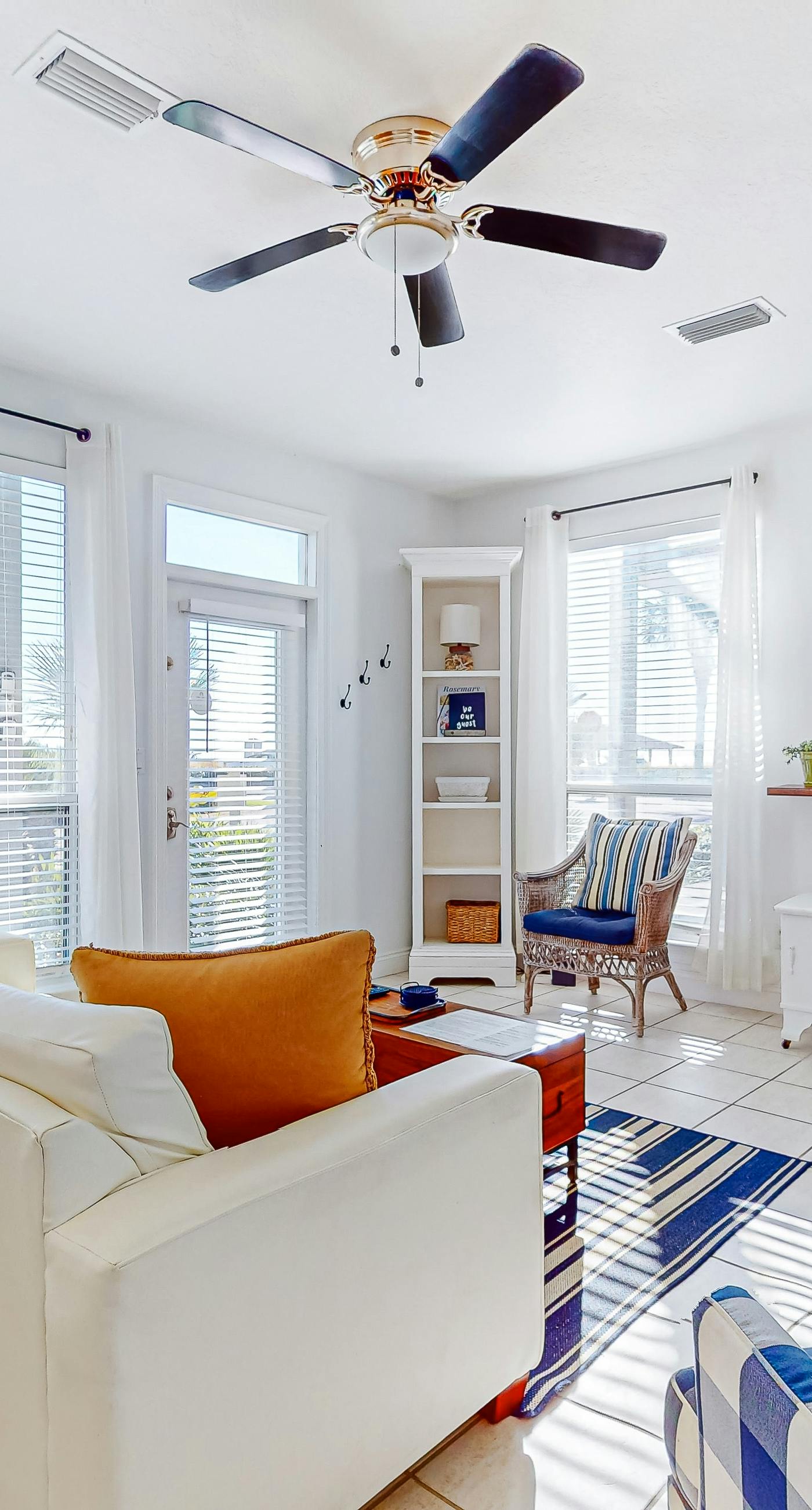 Beautiful lakefront condo with WiFi, beach views, & pool