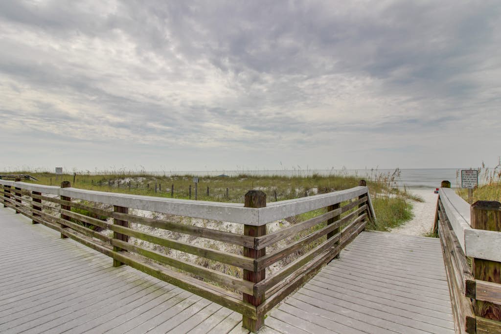 Beautiful lakefront condo with WiFi, beach views, & pool