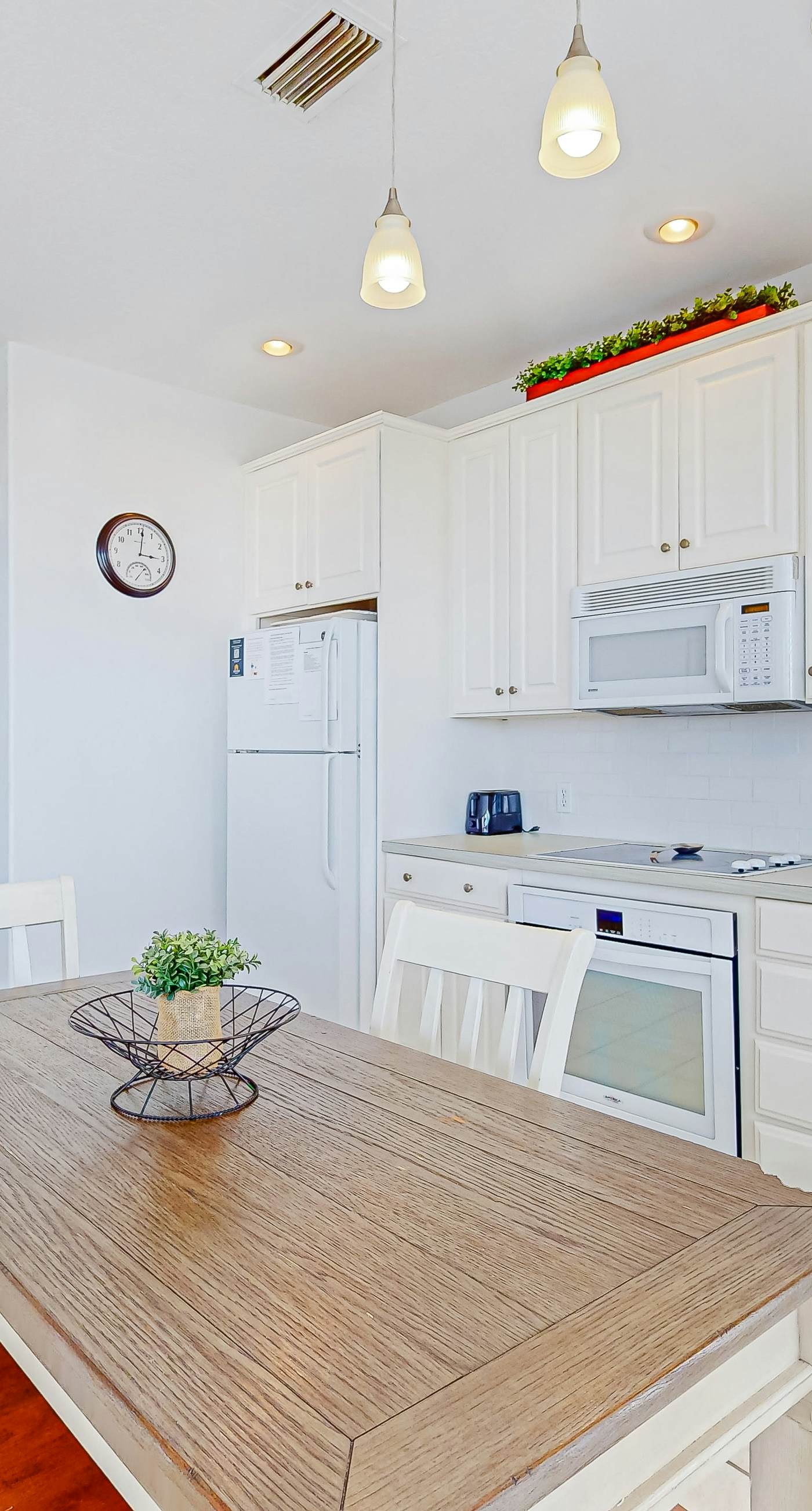 Beautiful lakefront condo with WiFi, beach views, & pool