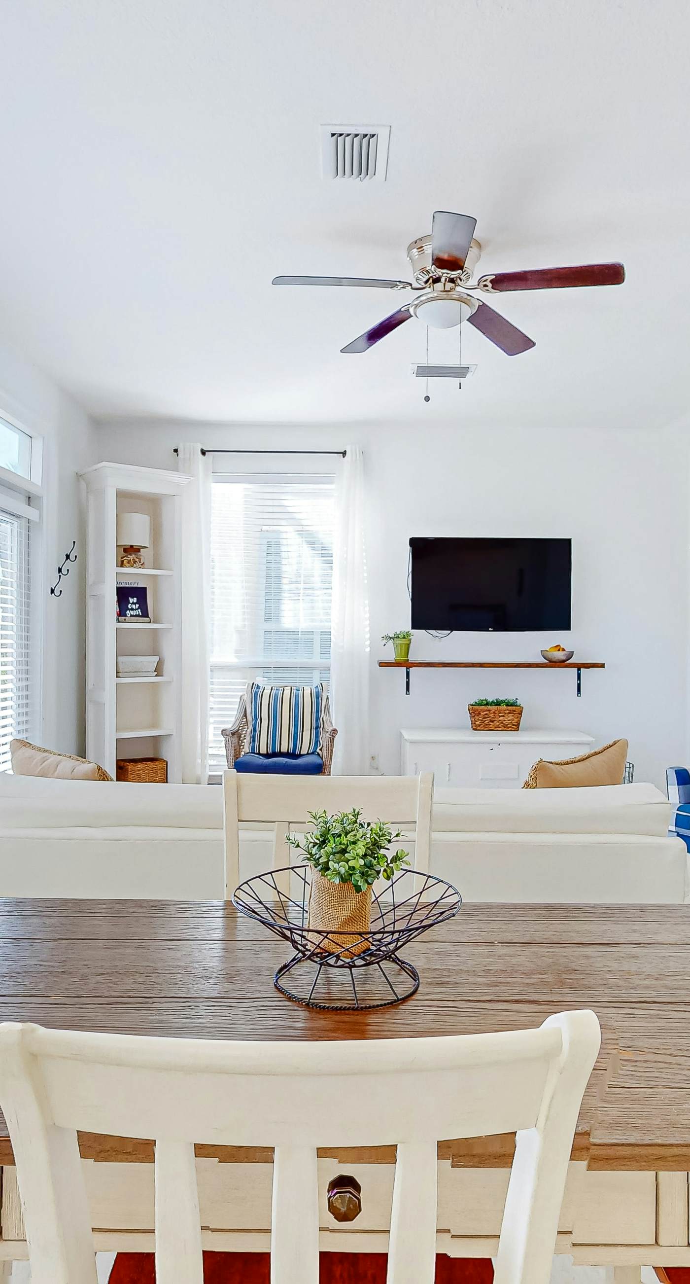 Beautiful lakefront condo with WiFi, beach views, & pool