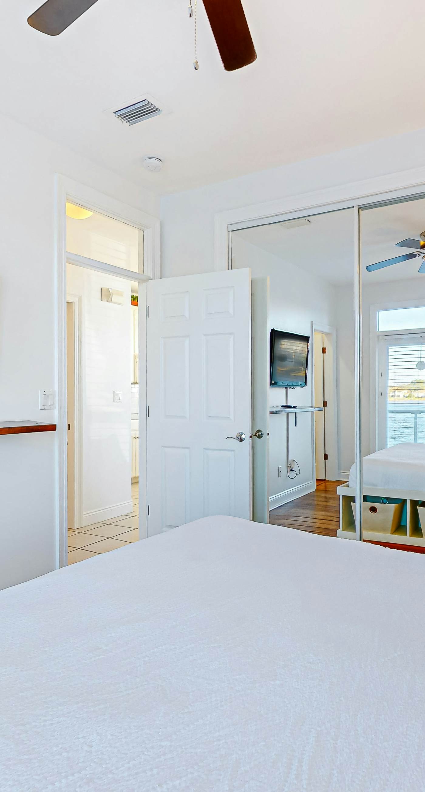 Beautiful lakefront condo with WiFi, beach views, & pool