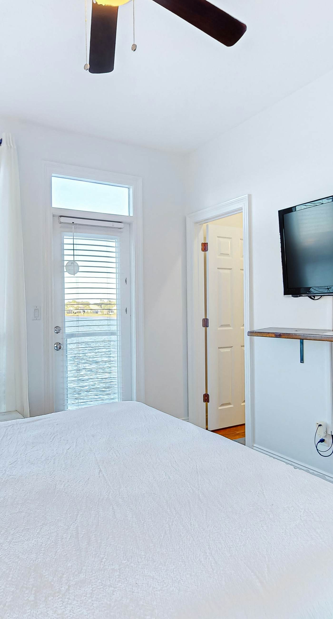 Beautiful lakefront condo with WiFi, beach views, & pool