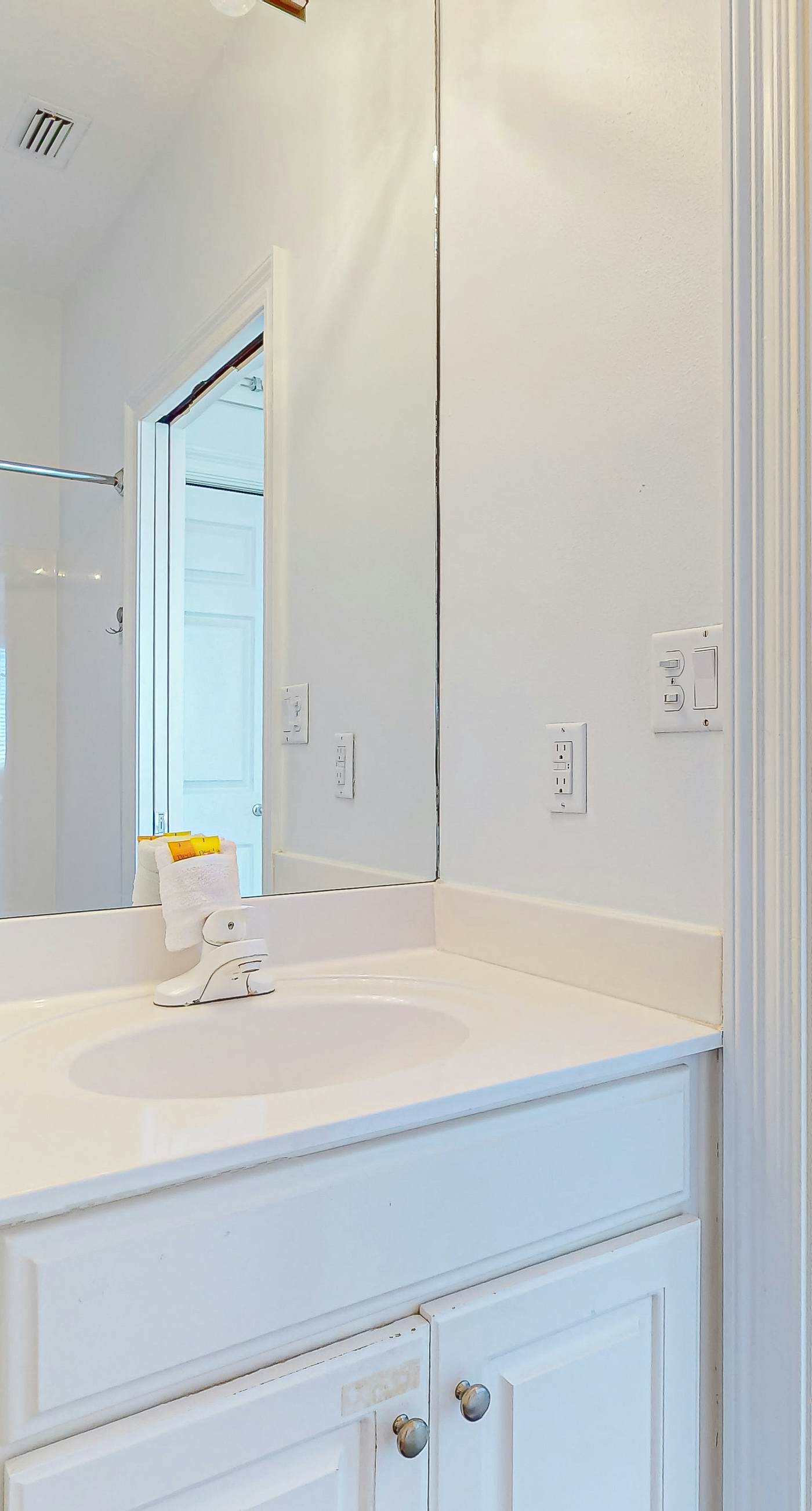 Beautiful lakefront condo with WiFi, beach views, & pool