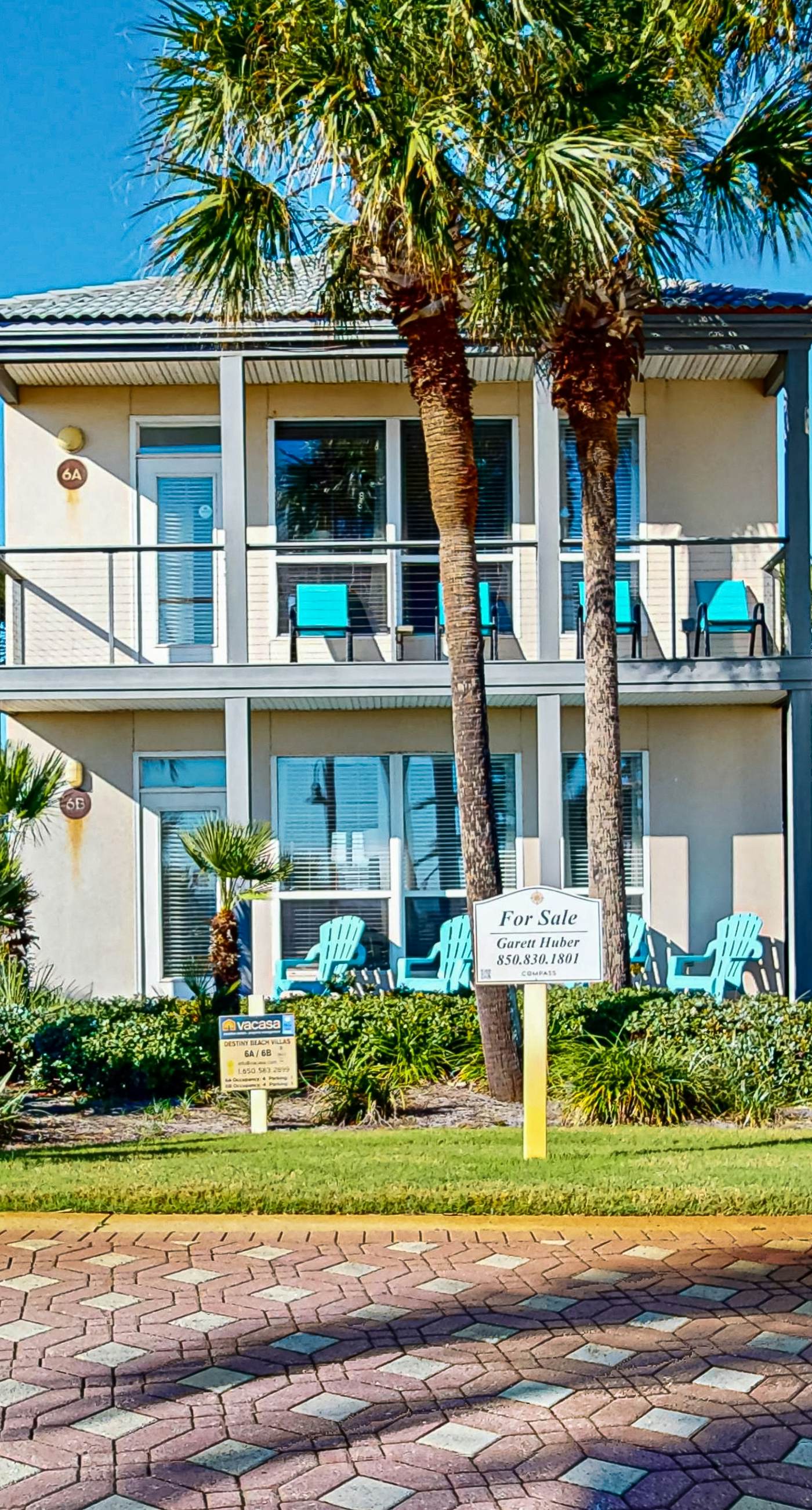 Beautiful lakefront condo with WiFi, beach views, & pool