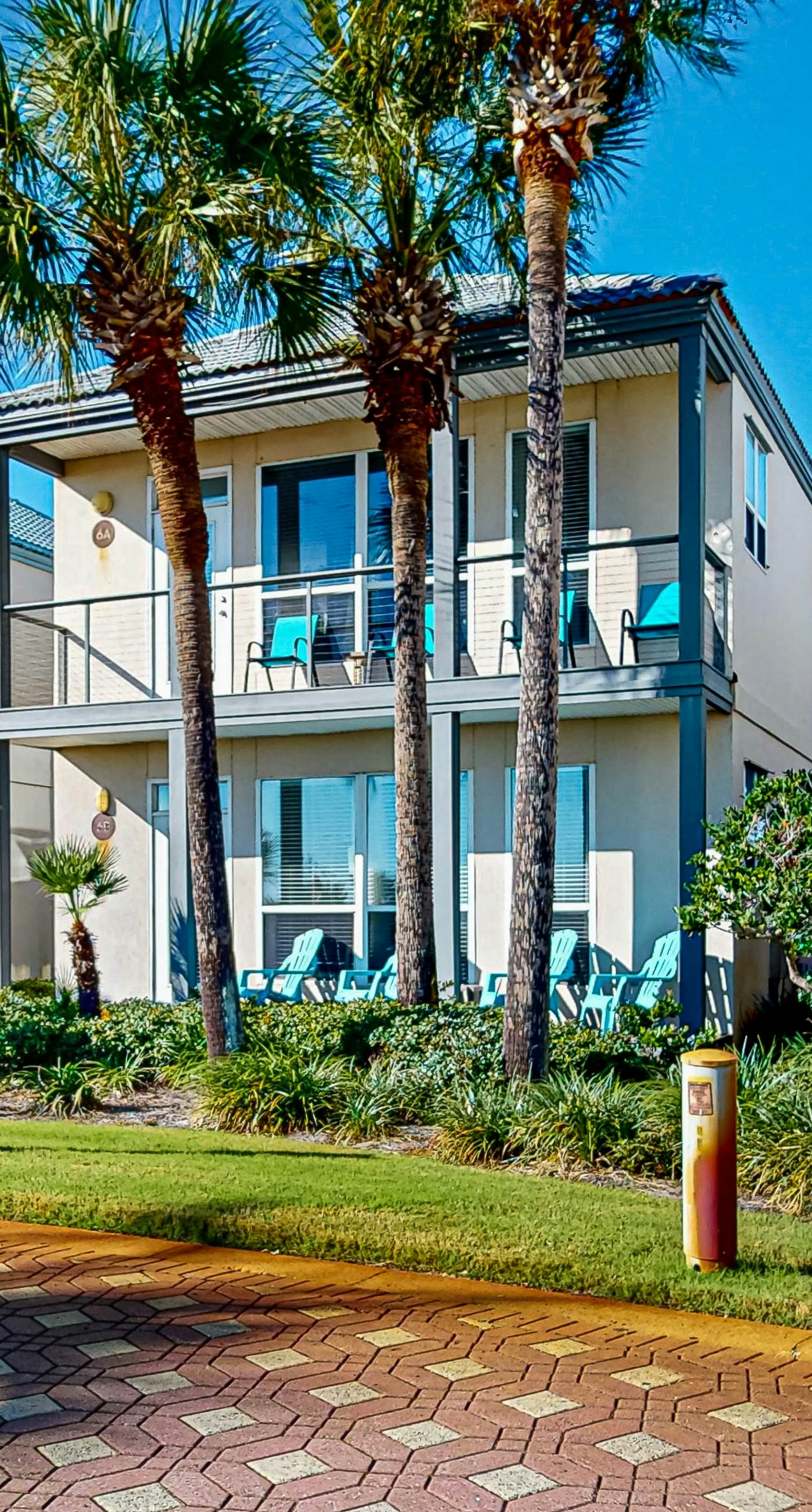 Beautiful lakefront condo with WiFi, beach views, & pool