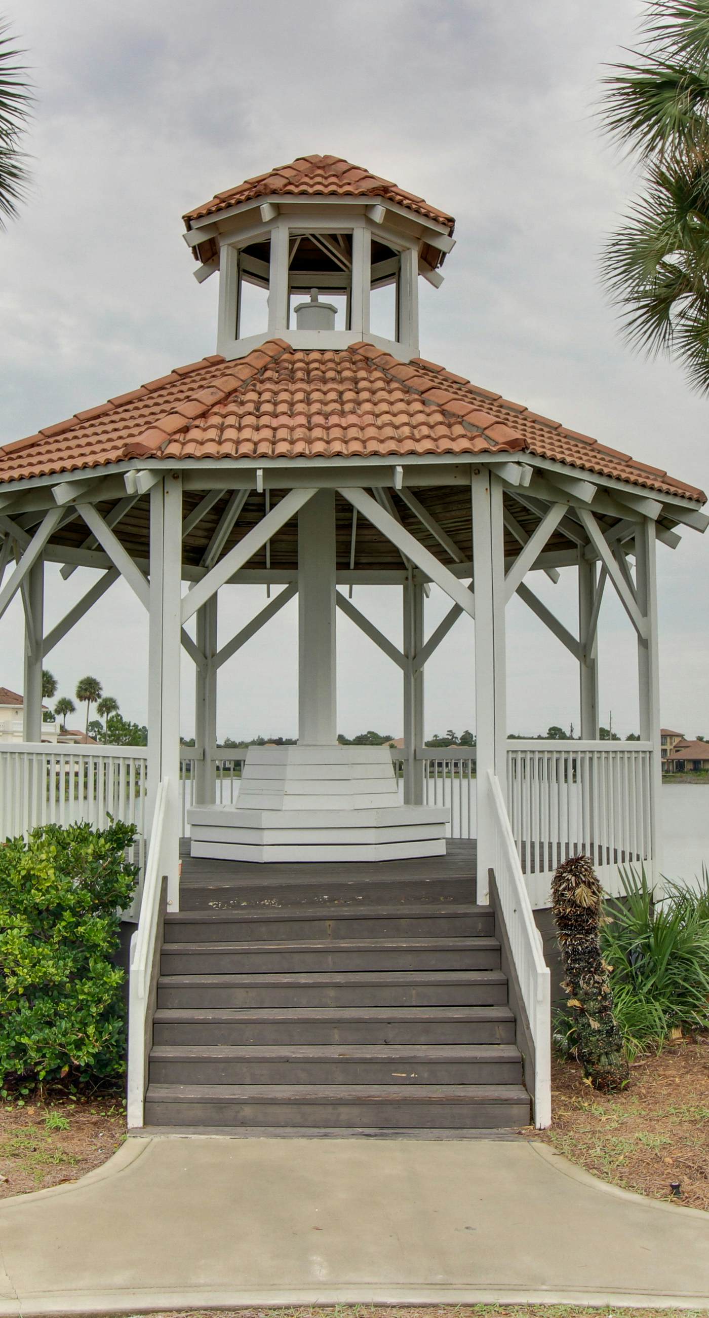 Beautiful lakefront condo with WiFi, beach views, & pool