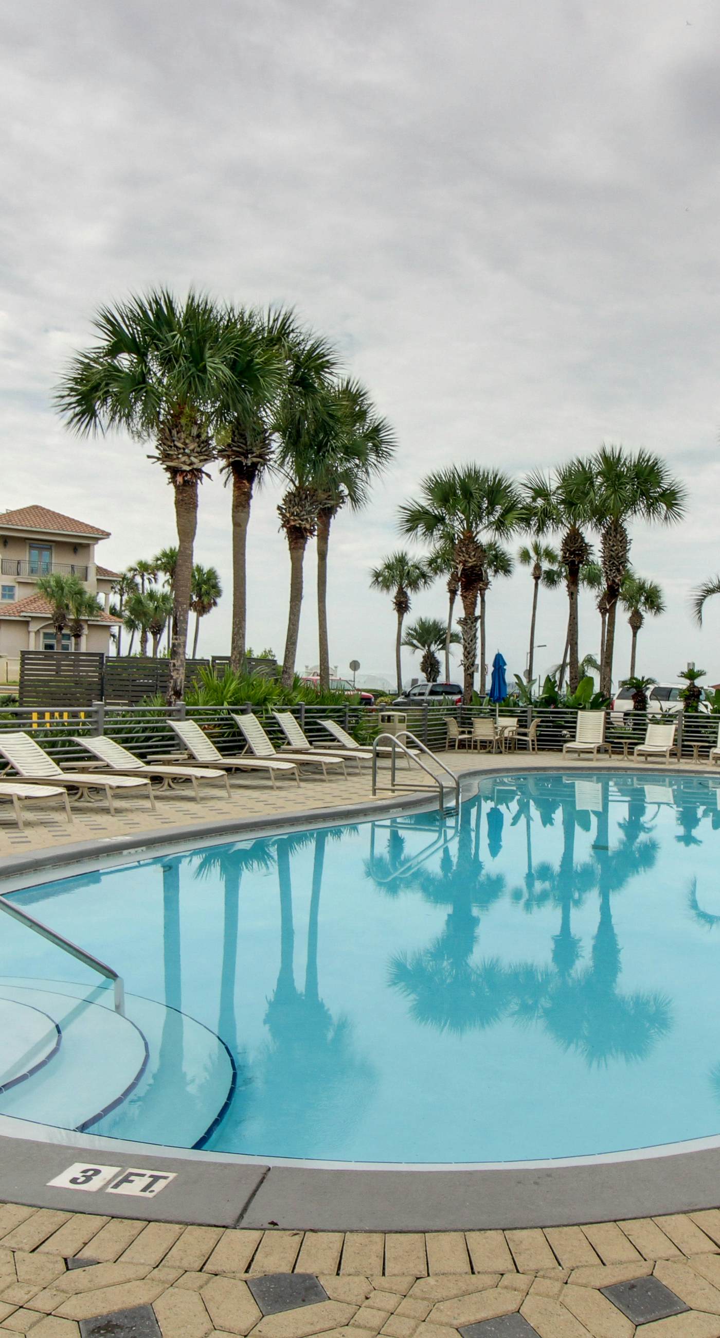 Lakefront condo with WiFi, water&beach views, pool