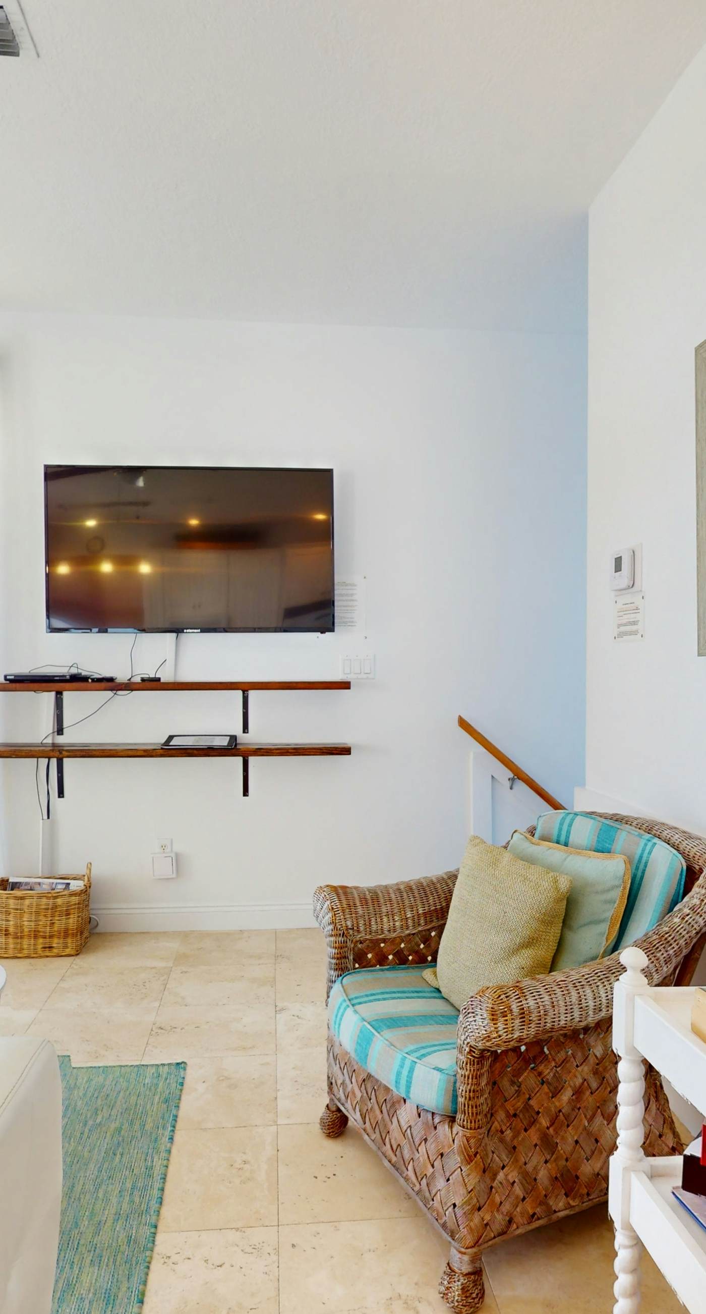 Lakefront condo with WiFi, water&beach views, pool