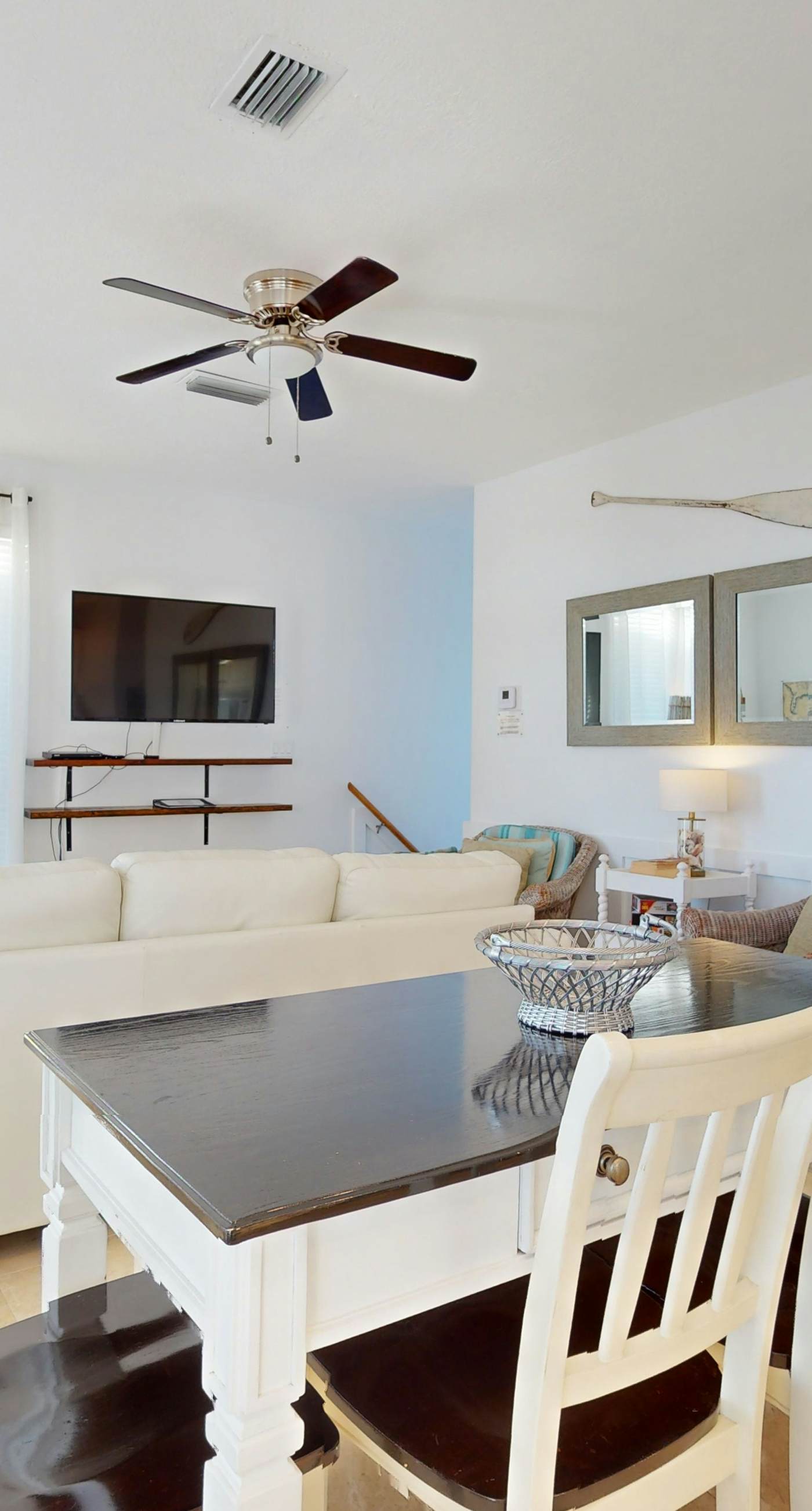 Lakefront condo with WiFi, water&beach views, pool