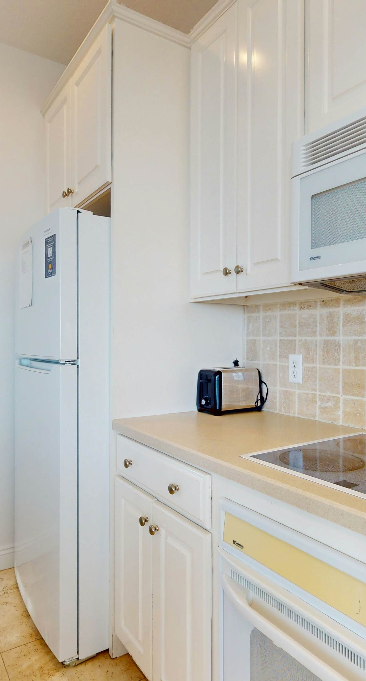 Lakefront condo with WiFi, water&beach views, pool