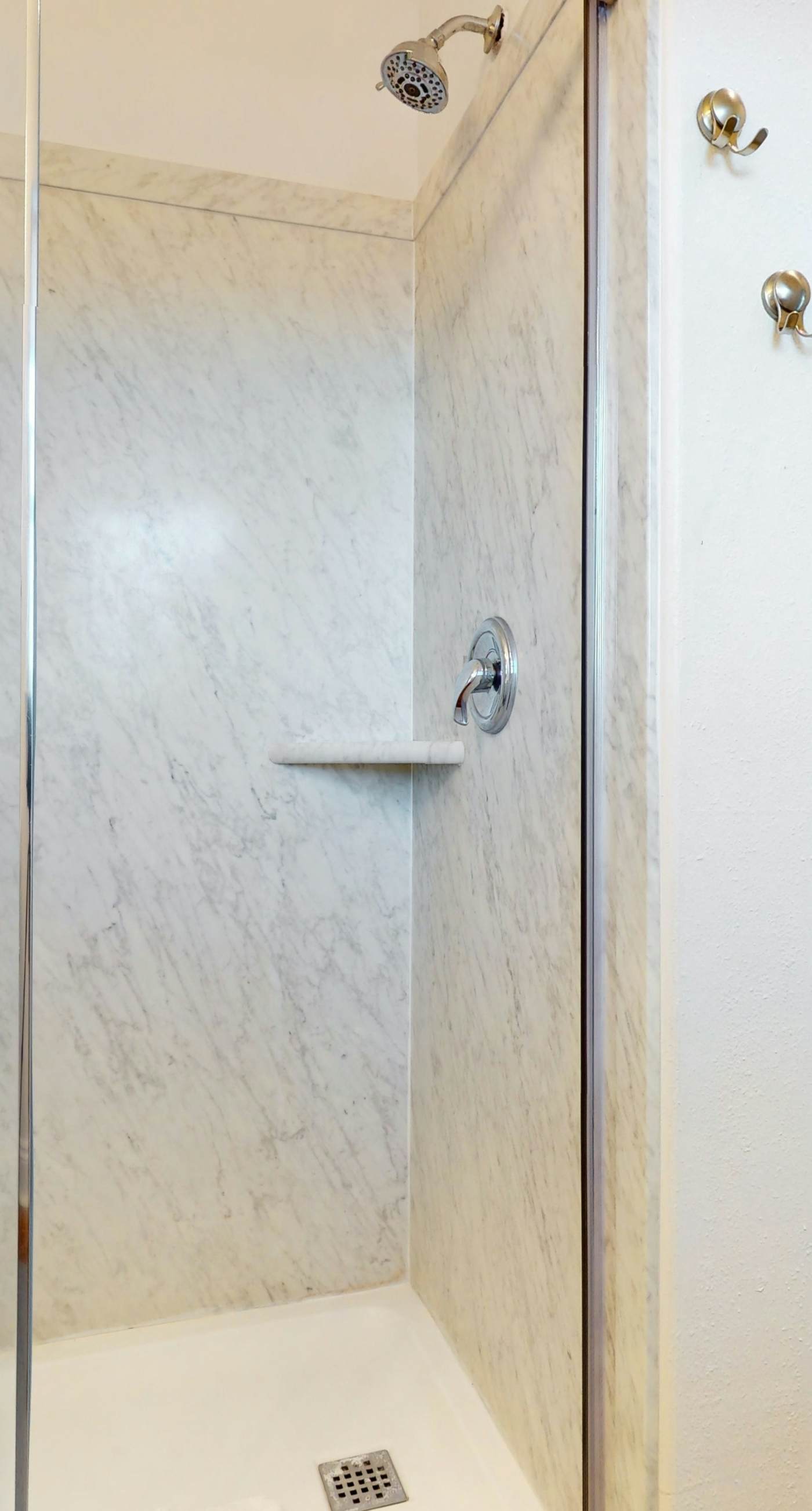 Lakefront condo with WiFi, water&beach views, pool