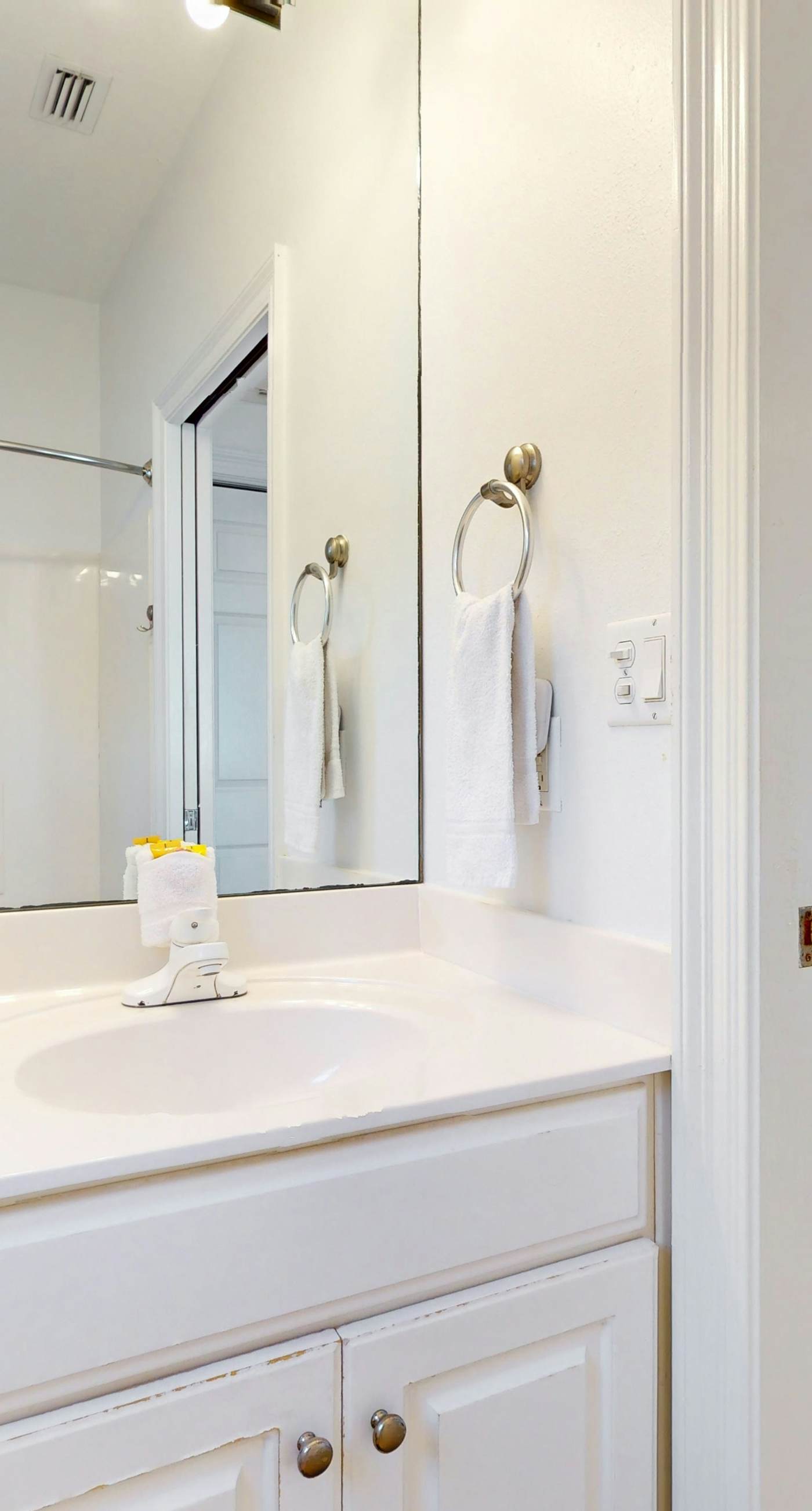 Lakefront condo with WiFi, water&beach views, pool