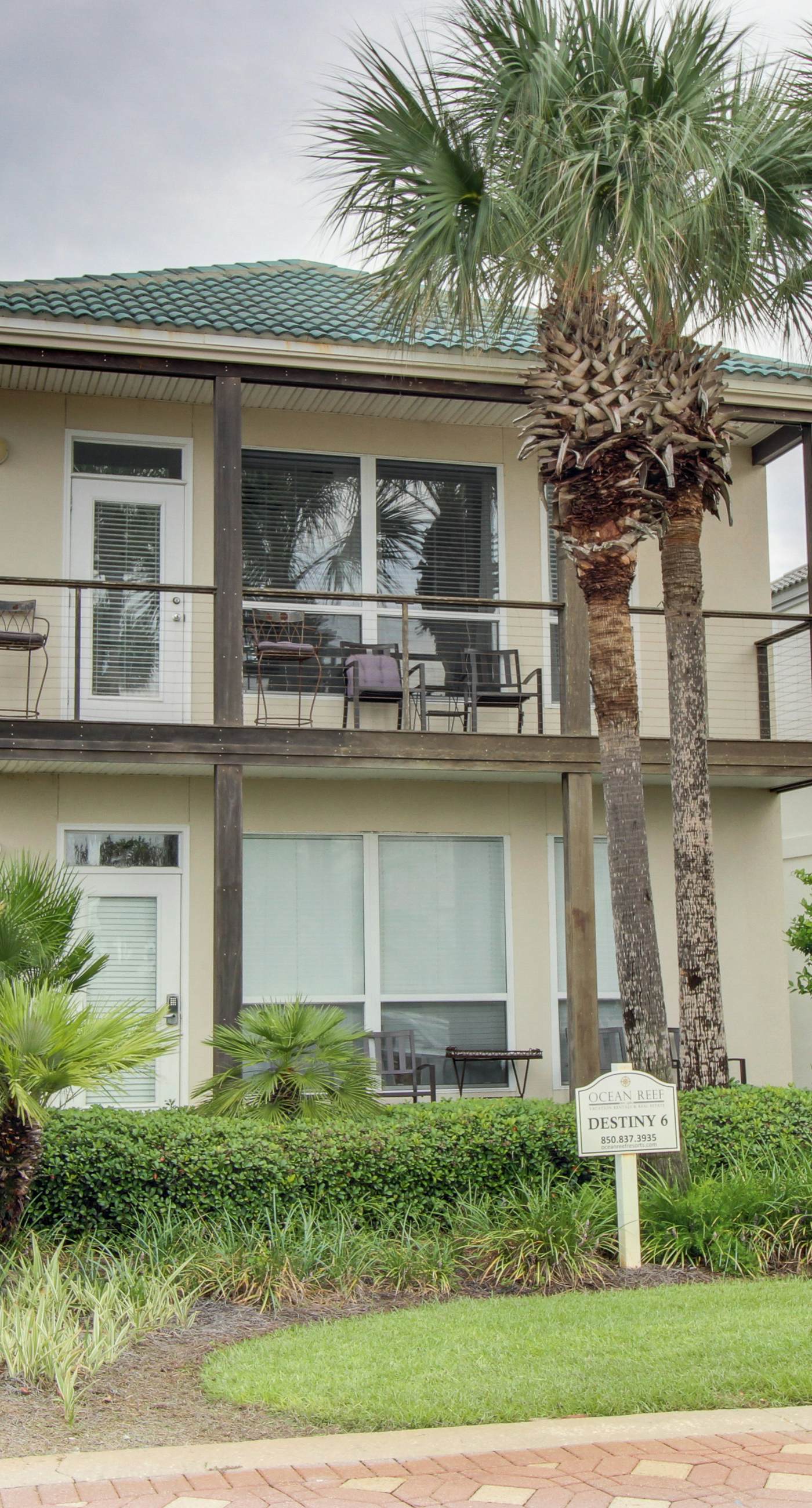 Lakefront condo with WiFi, water&beach views, pool