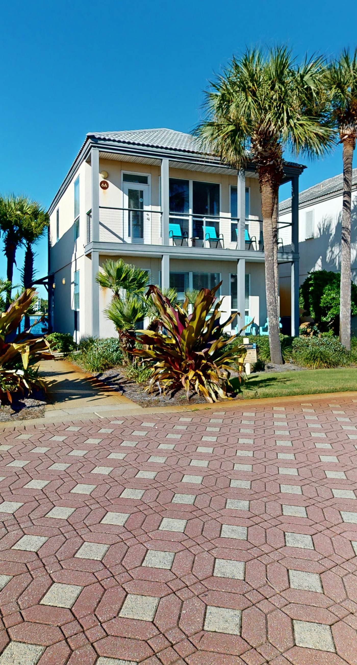 Lakefront condo with WiFi, water&beach views, pool