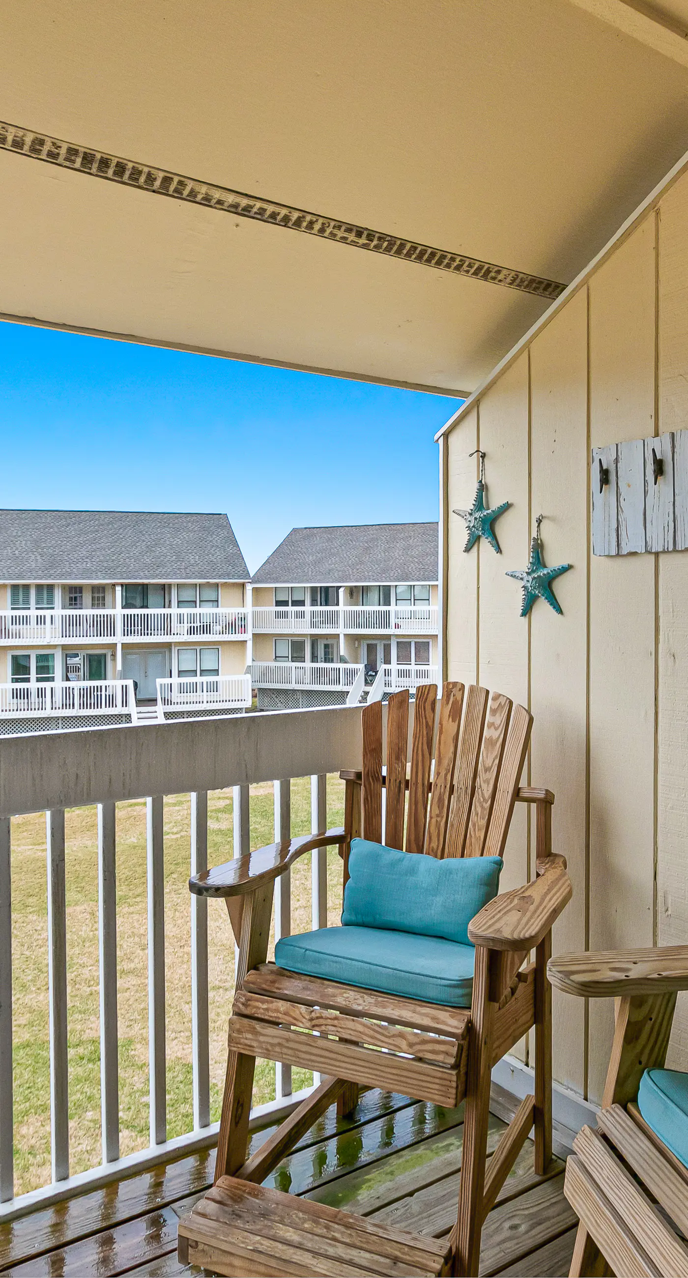 Coastal Condo with heated pool, hot tub, tennis, & beach access