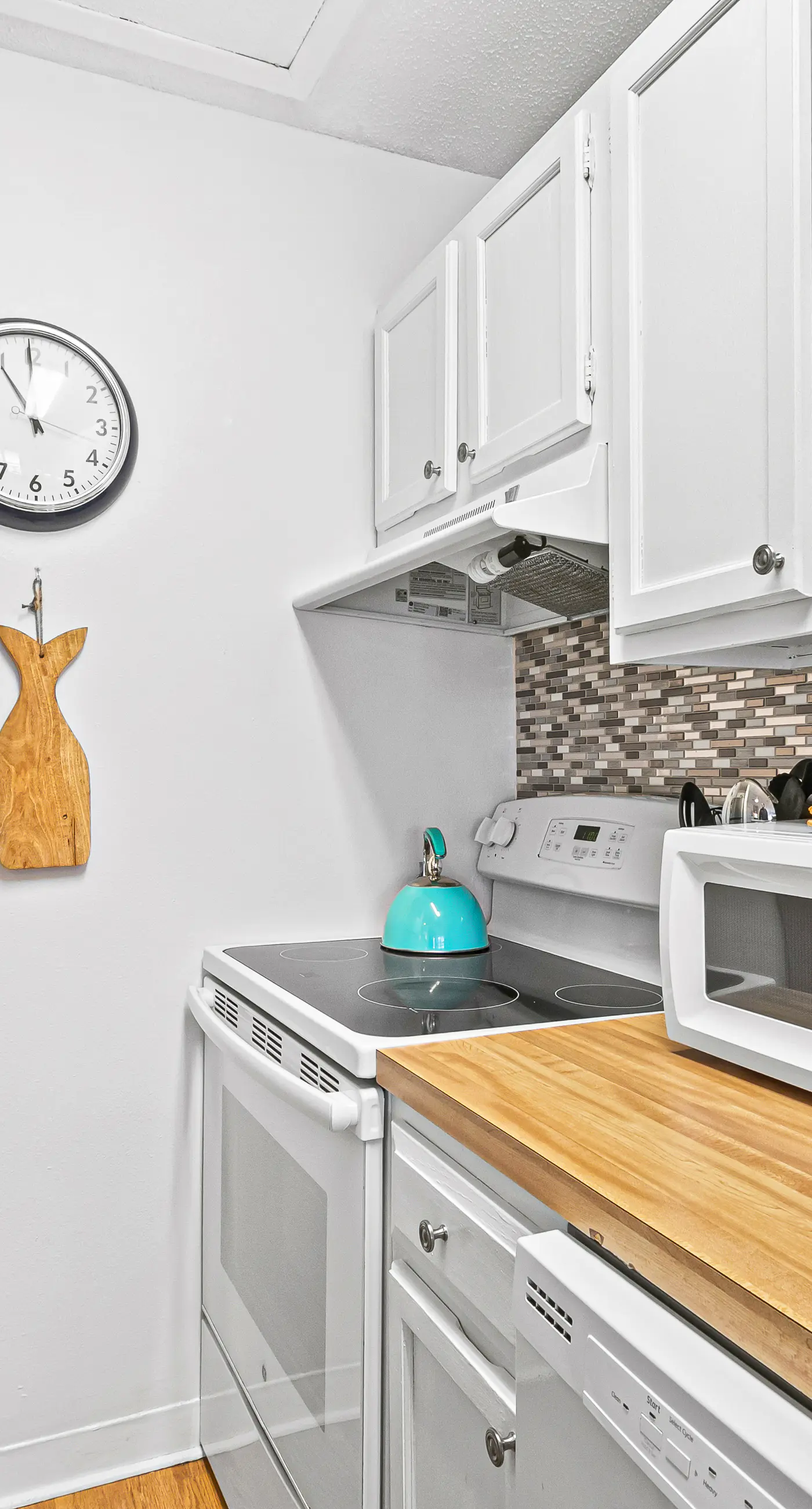 Coastal Condo with heated pool, hot tub, tennis, & beach access