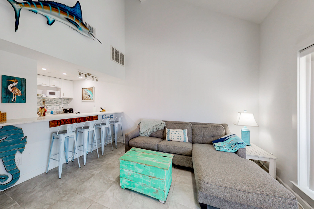 Charming coastal condo with water views, great location, balcony, WiFi, A/C