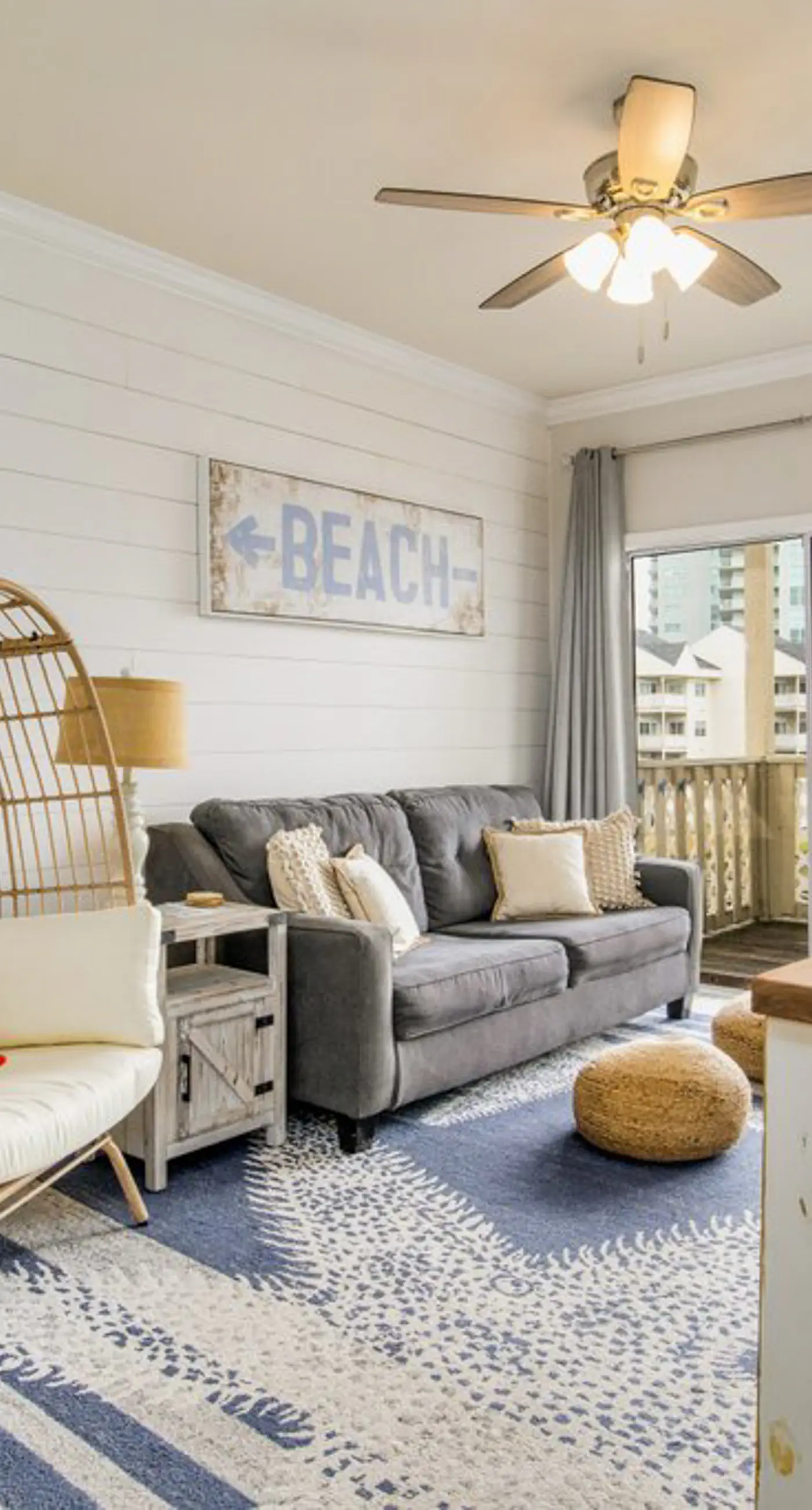 Remodeled condo with bay views, pool, fishing pier, & easy beach access