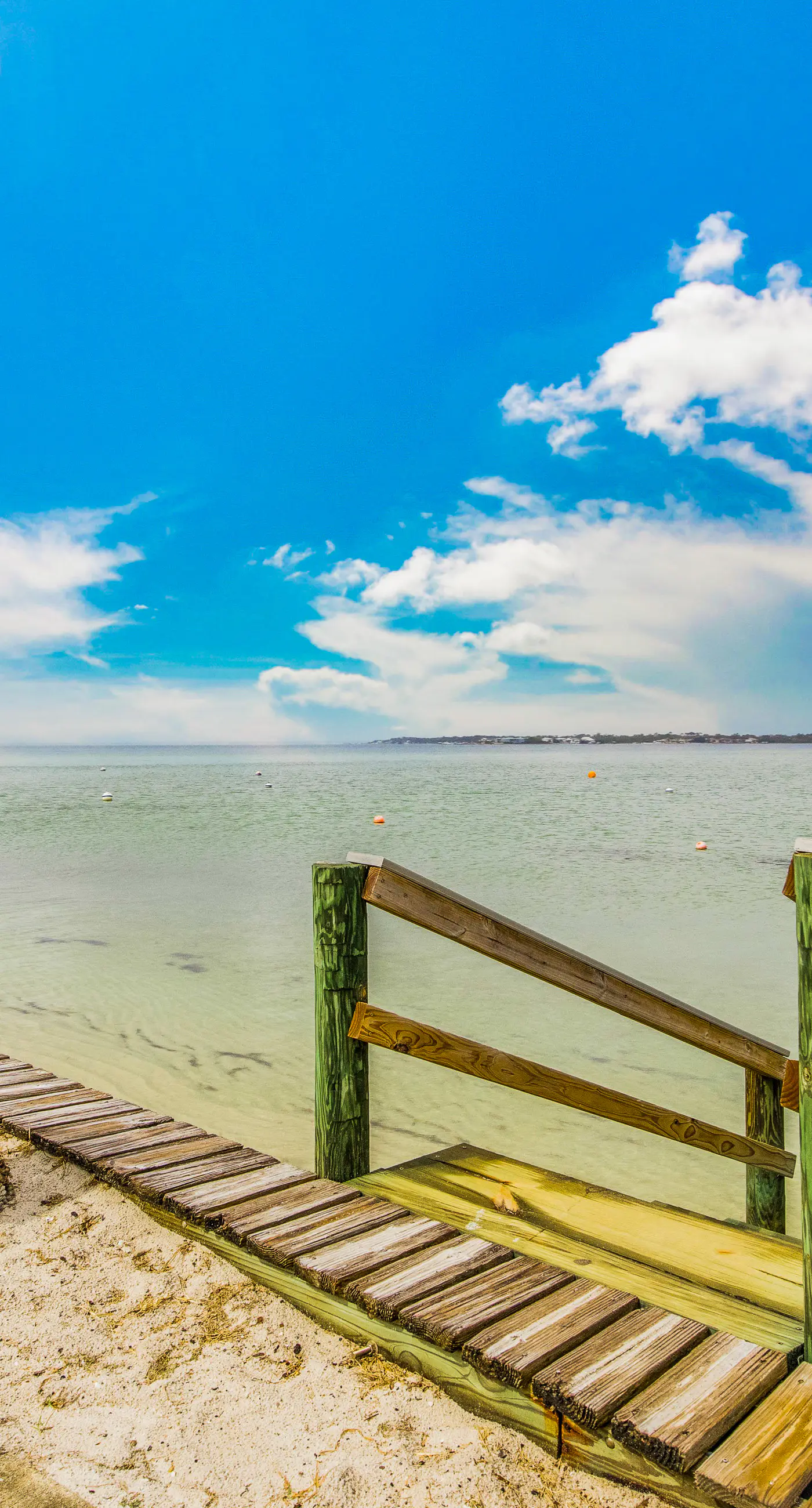 Remodeled condo with bay views, pool, fishing pier, & easy beach access