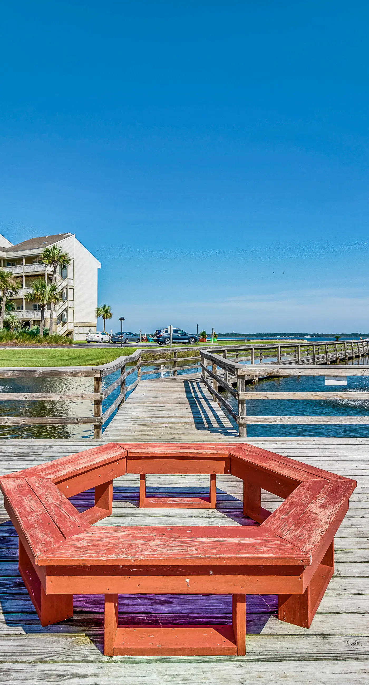 Remodeled condo with bay views, pool, fishing pier, & easy beach access