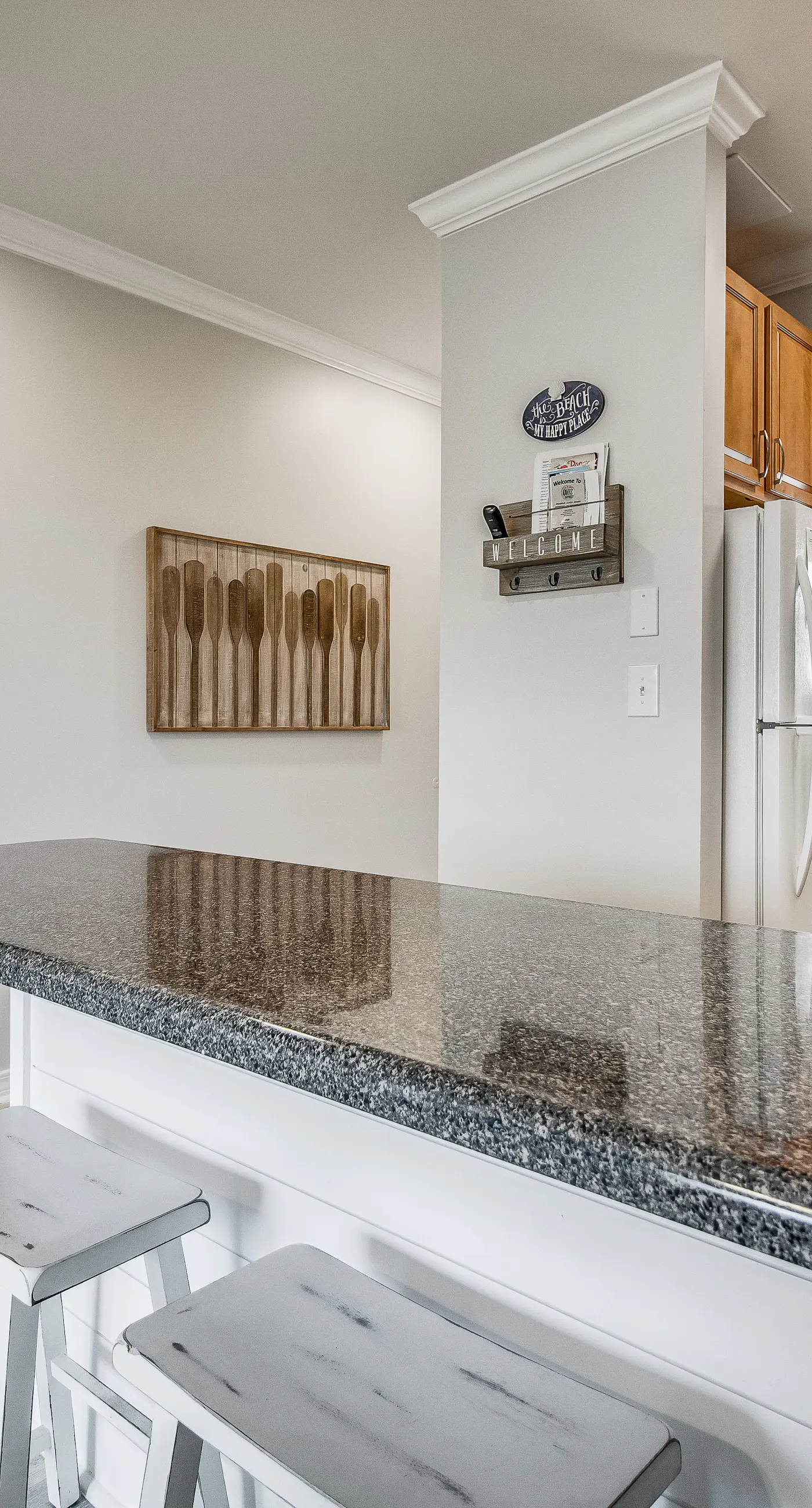 Remodeled condo with bay views, pool, fishing pier, & easy beach access