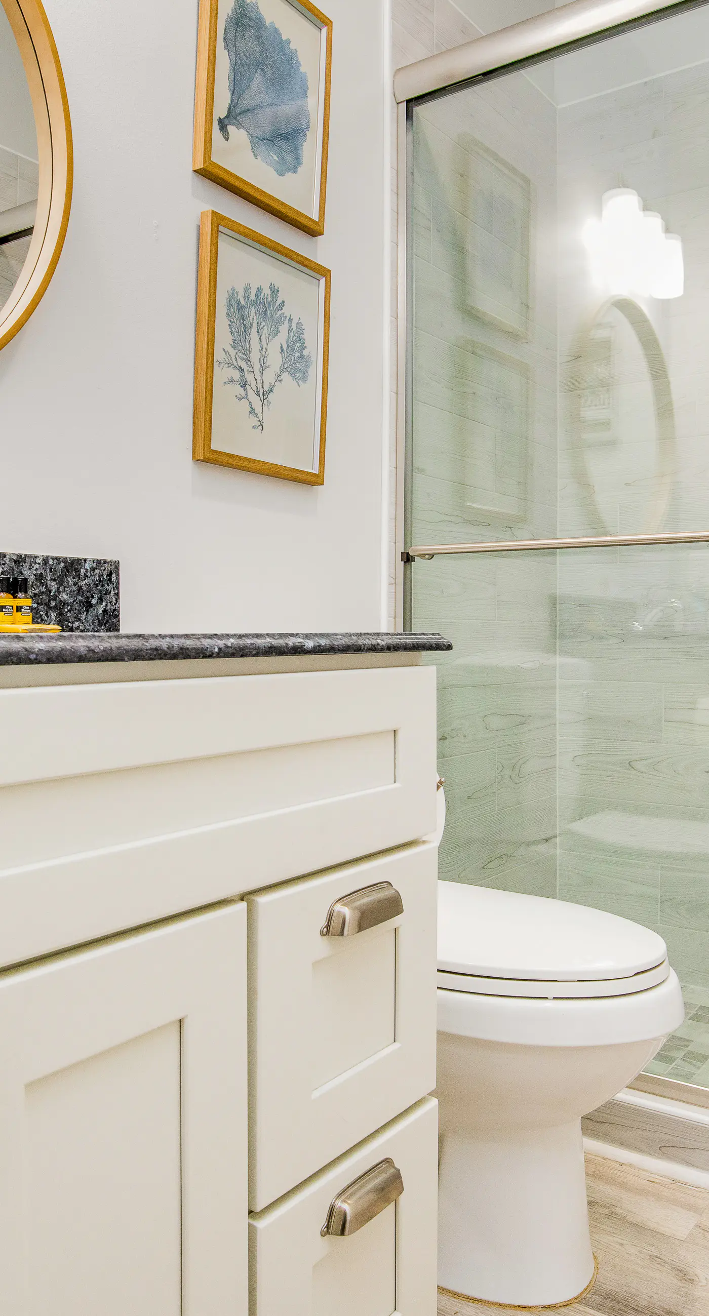 Remodeled condo with bay views, pool, fishing pier, & easy beach access