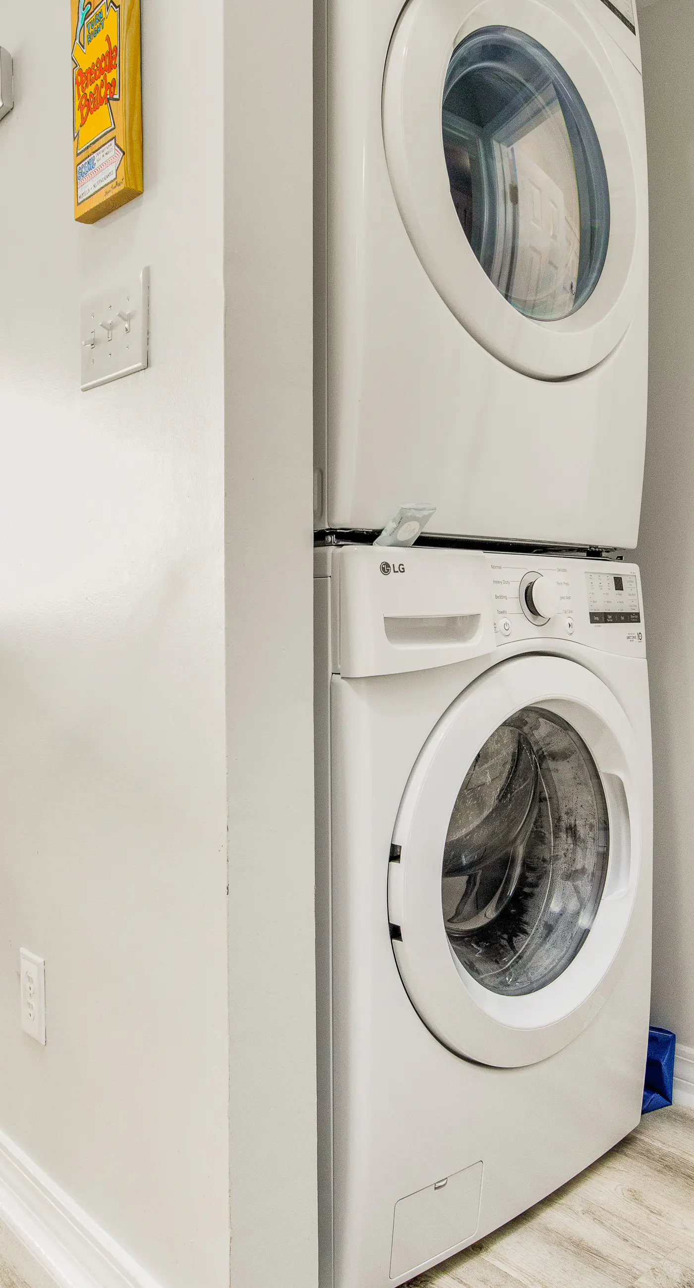 Remodeled condo with bay views, pool, fishing pier, & easy beach access