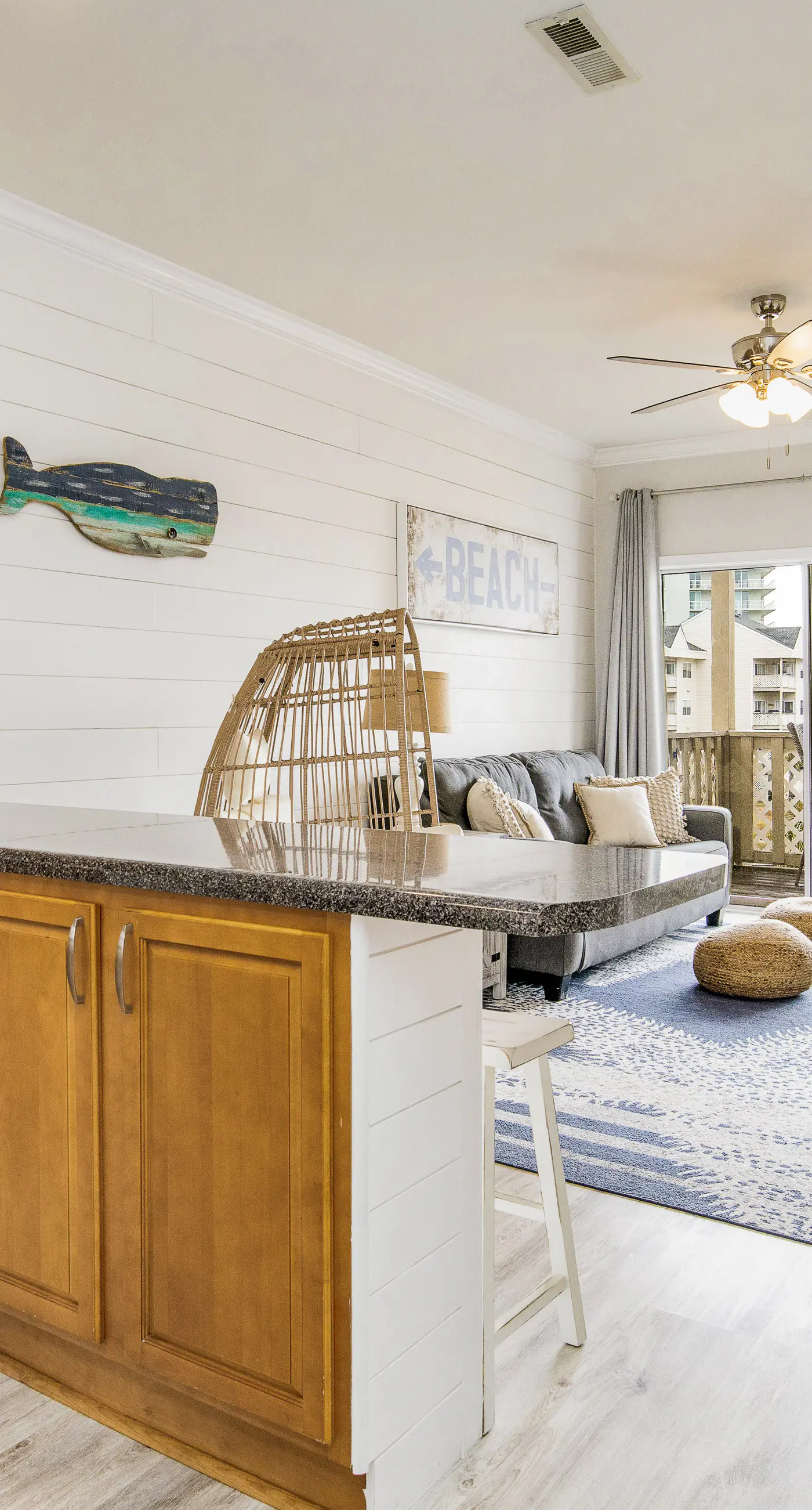 Remodeled condo with bay views, pool, fishing pier, & easy beach access