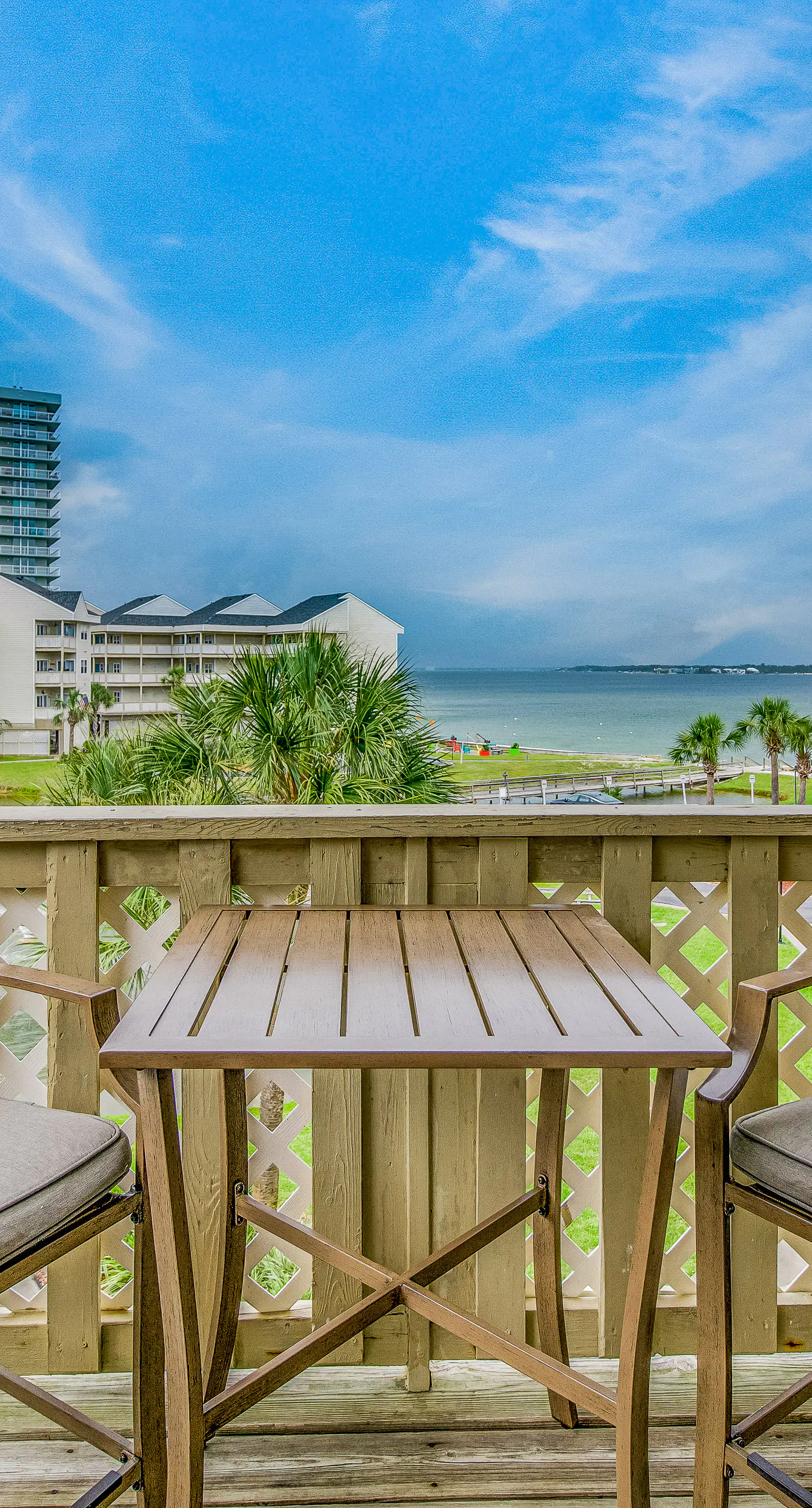 Remodeled condo with bay views, pool, fishing pier, & easy beach access