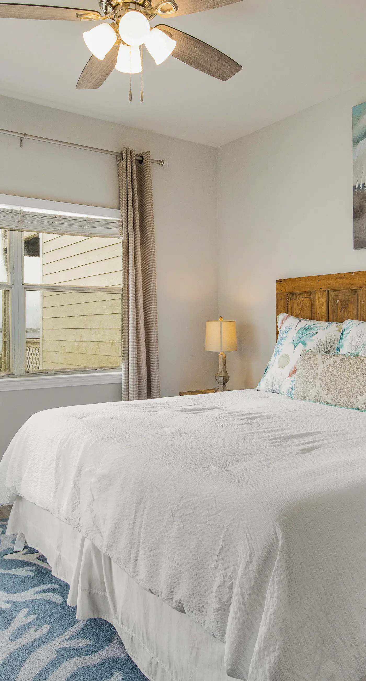 Remodeled condo with bay views, pool, fishing pier, & easy beach access