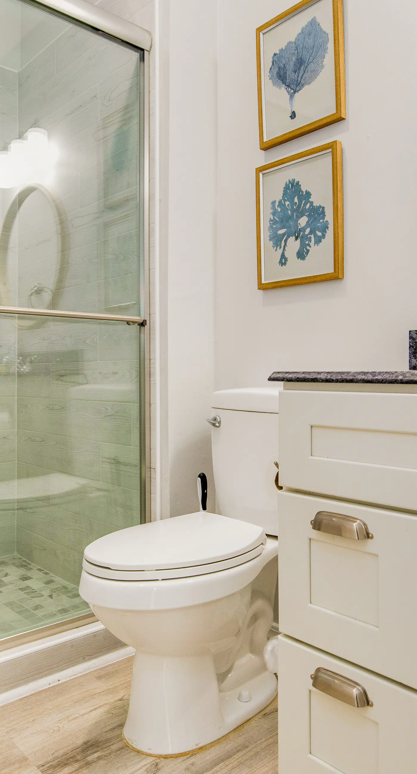 Remodeled condo with bay views, pool, fishing pier, & easy beach access