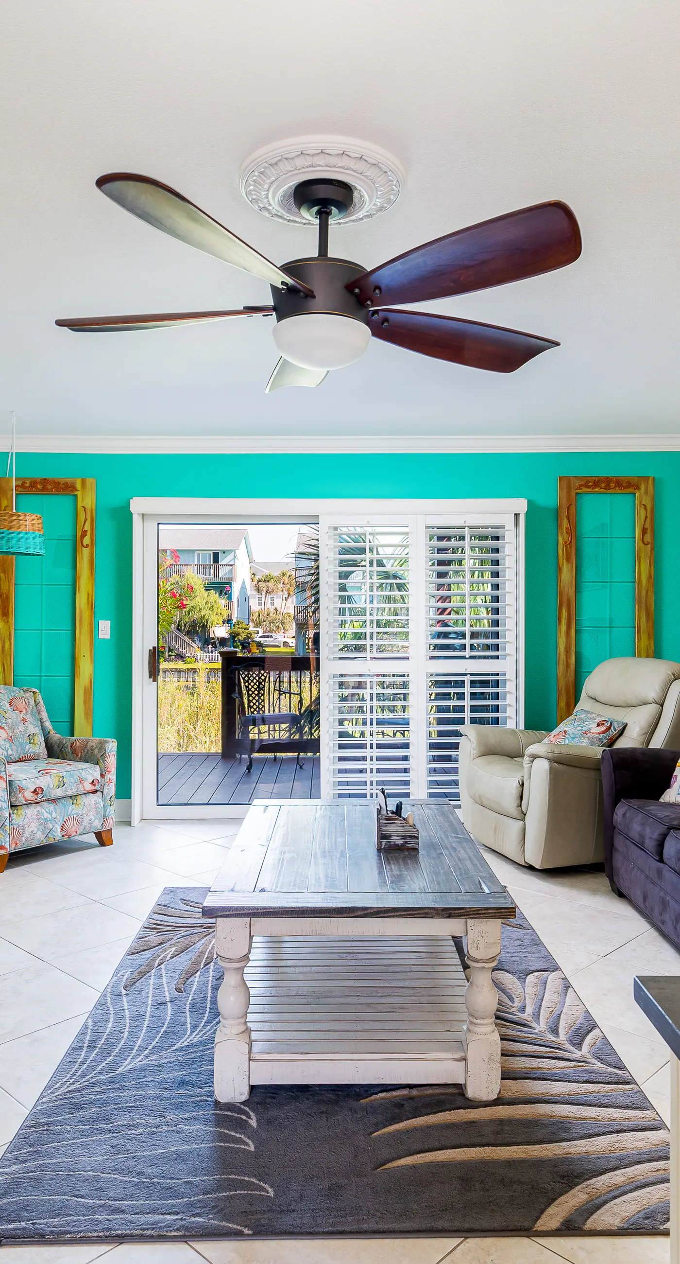 Inviting waterfront townhome with full kitchen, balcony, central AC, & W&D