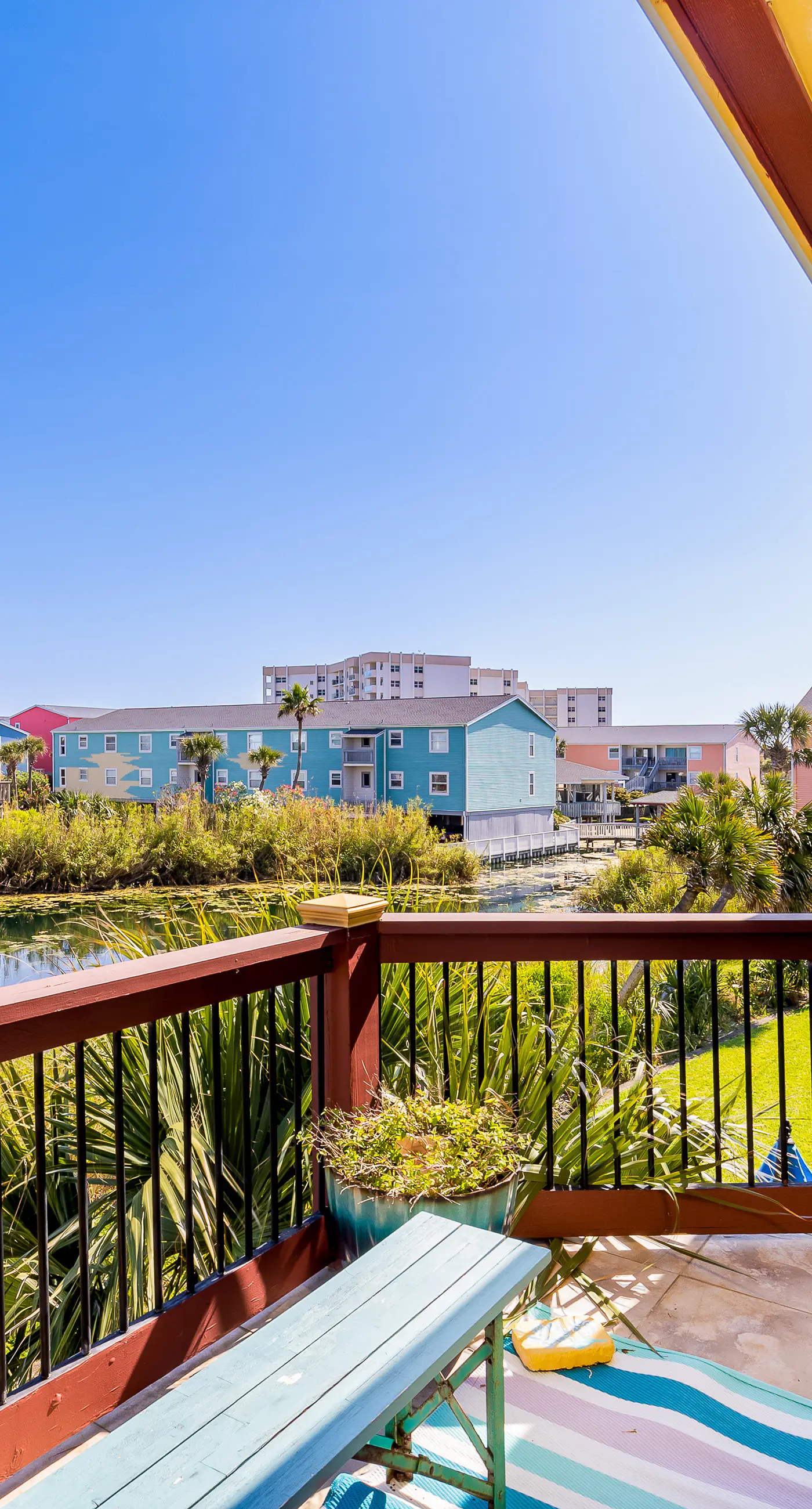 Inviting waterfront townhome with full kitchen, balcony, central AC, & W&D