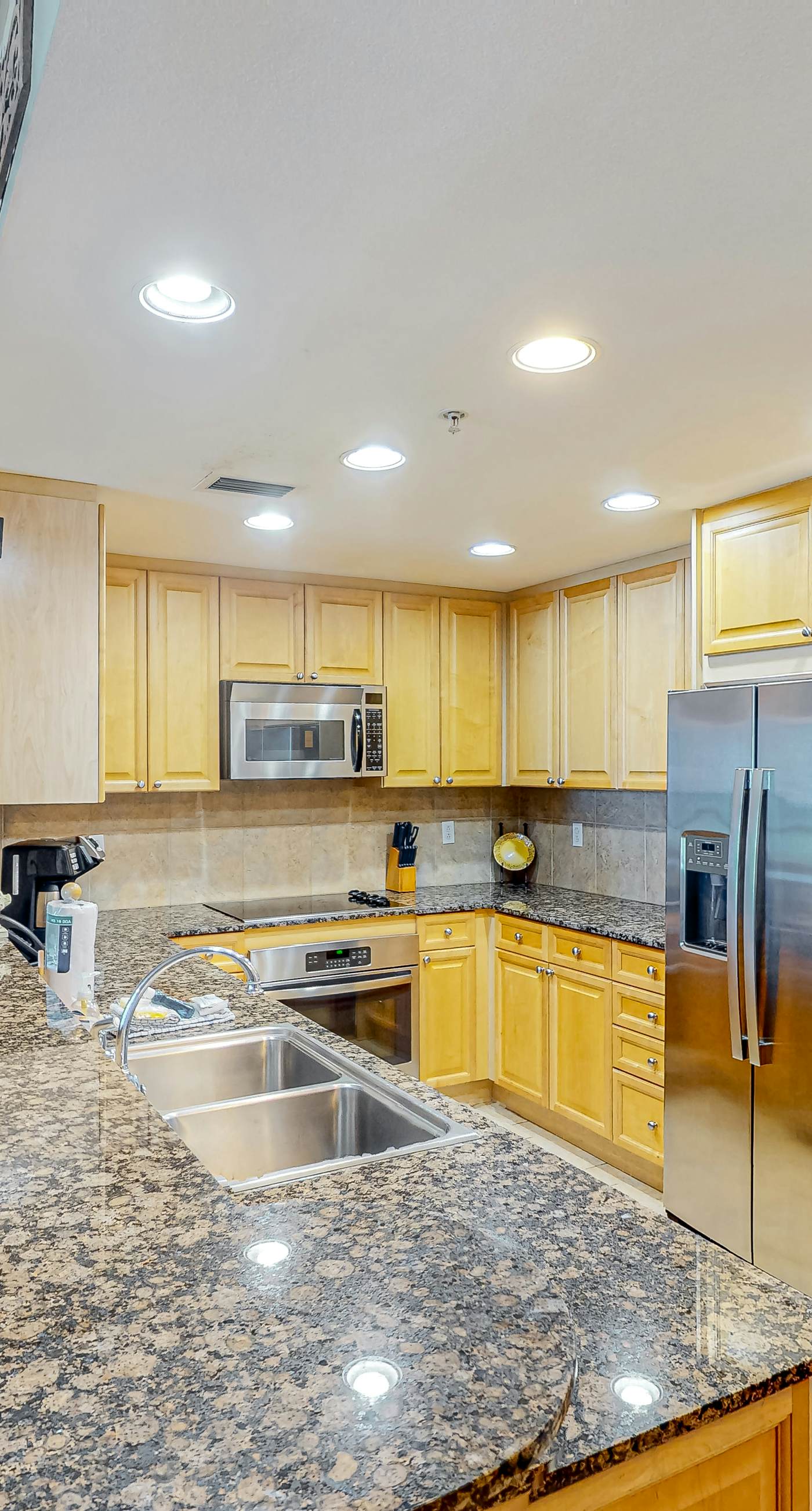 Gulf-view condo with pool, hot tub, beach access, tennis, balcony, AC, & W/D