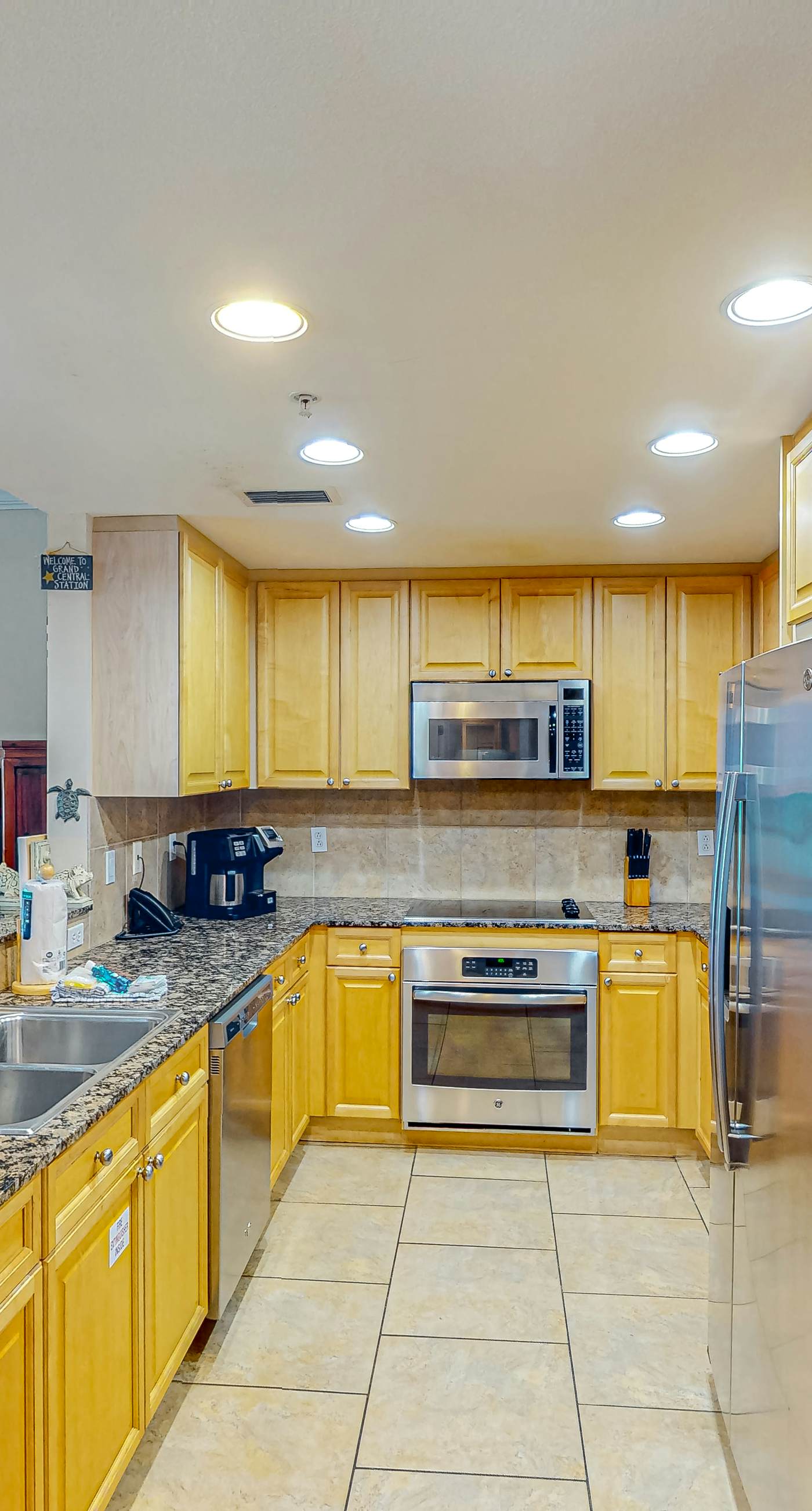 Gulf-view condo with pool, hot tub, beach access, tennis, balcony, AC, & W/D